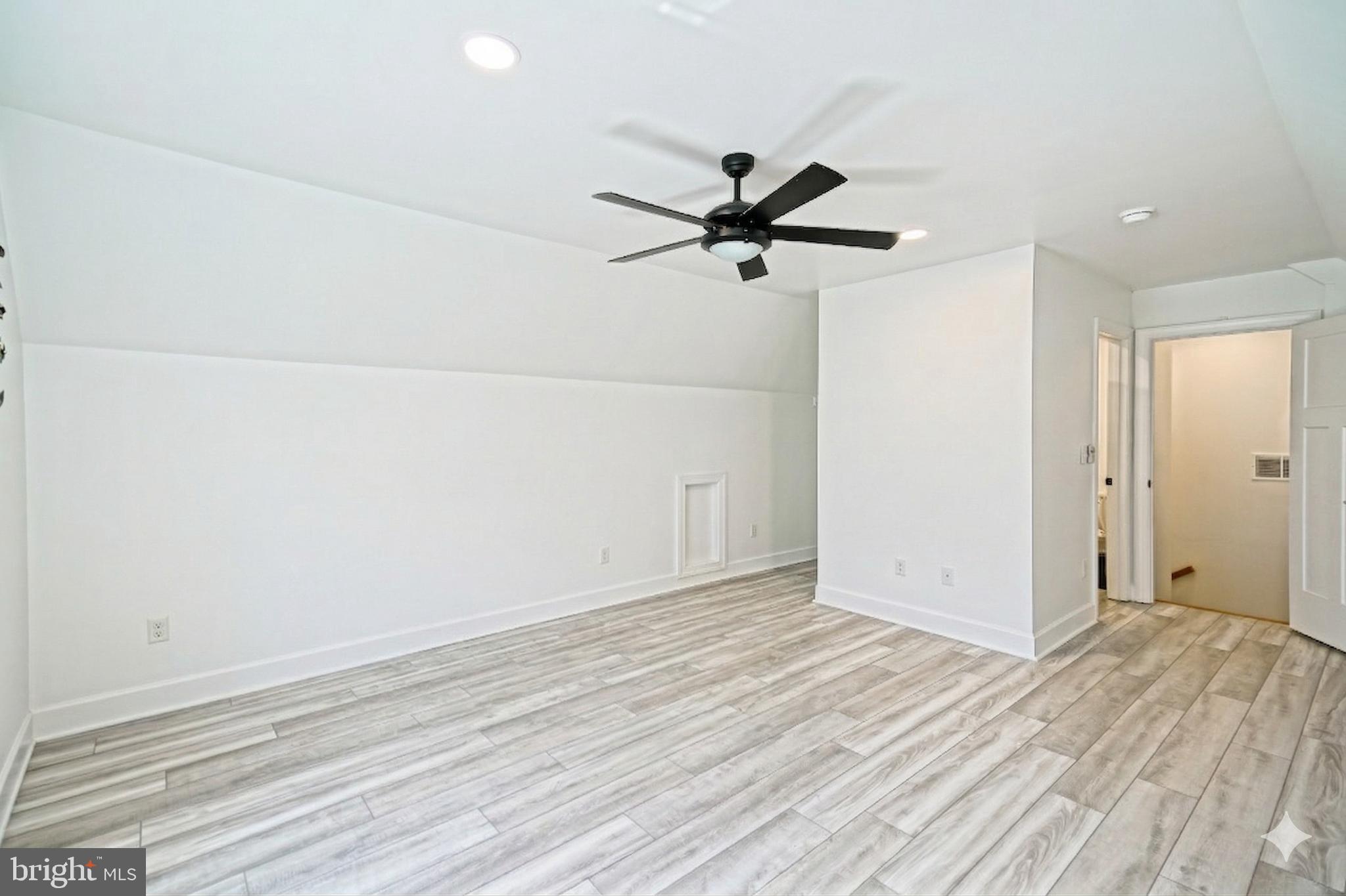 PINTAIL POINTE - Residential