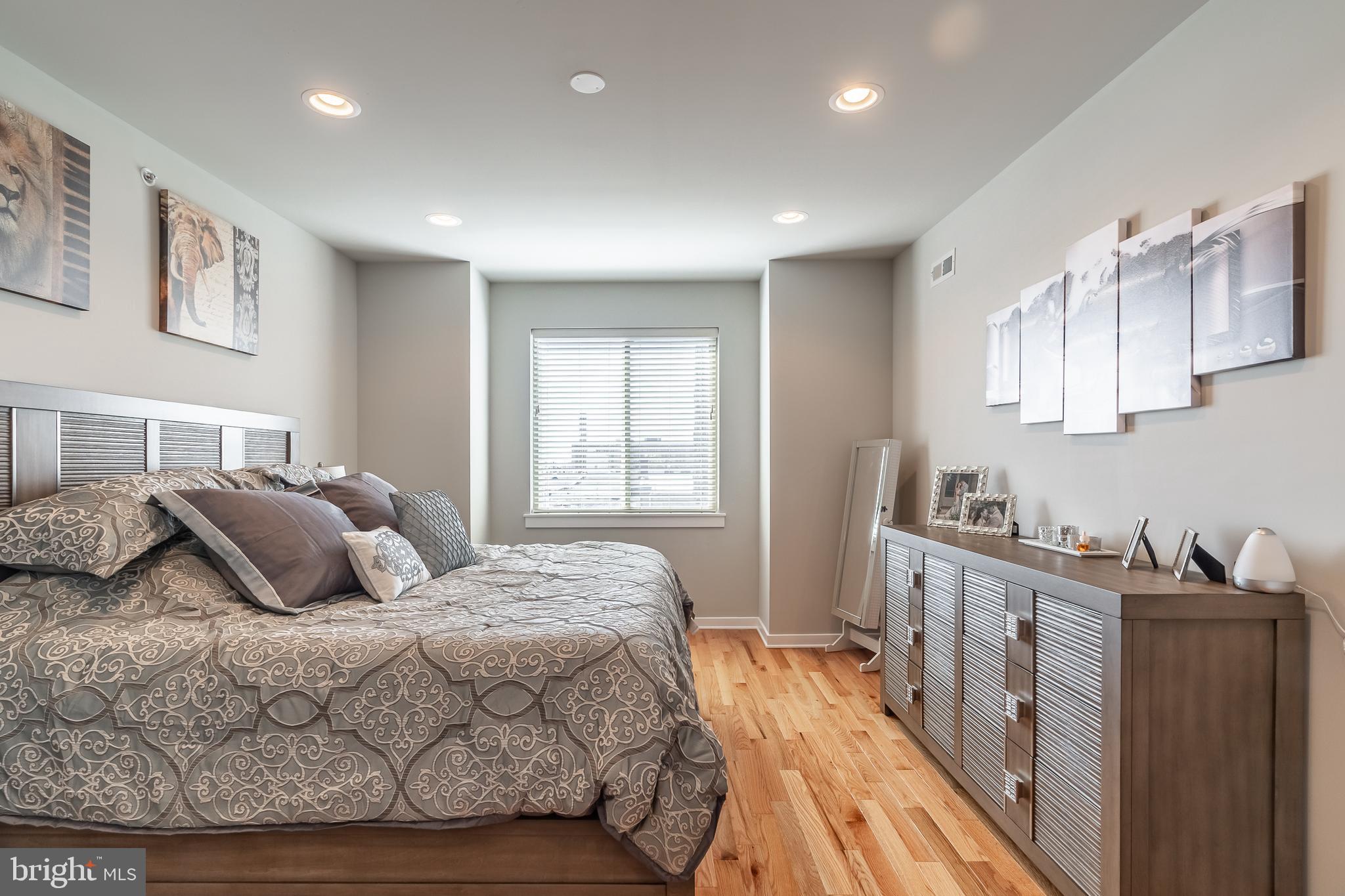 POINT BREEZE - Residential