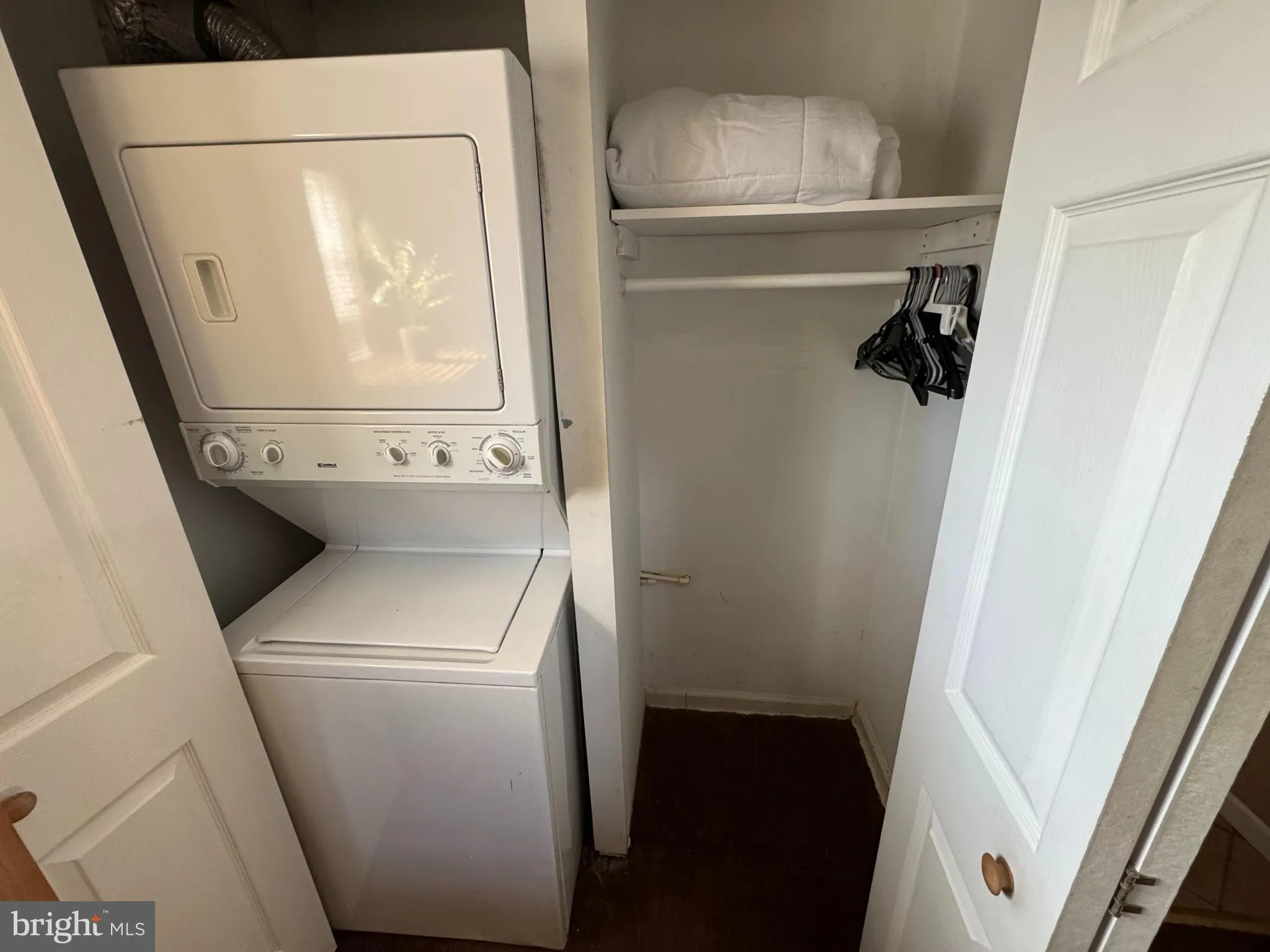 Pennsauken, New Jersey 08109, United States, 3 Bedrooms Bedrooms, ,3 BathroomsBathrooms,Residential,Active,89238