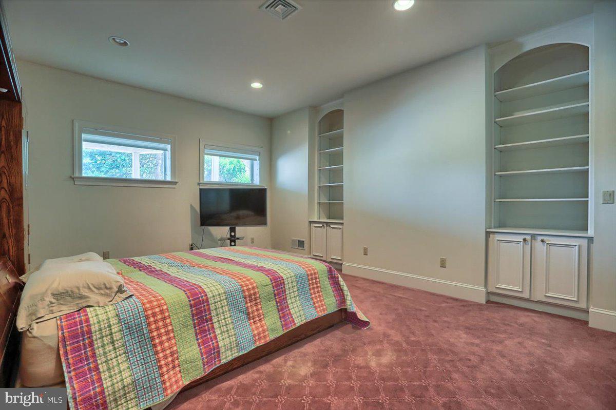 MACGREGOR DOWNS - Residential