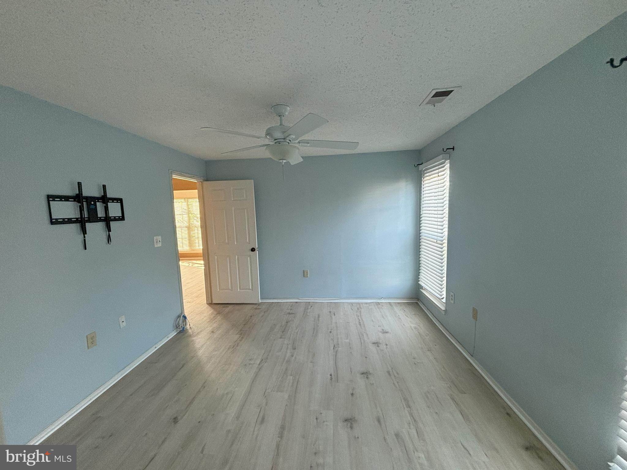 ASHBURN FARM - Residential Lease