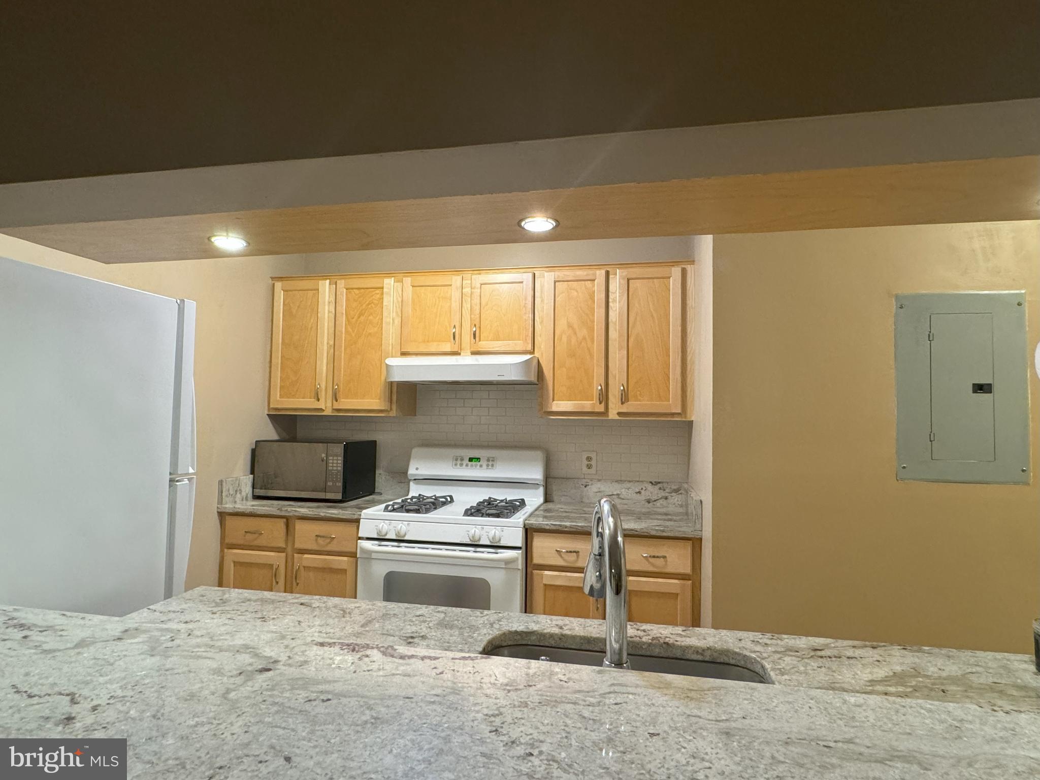 ASHBURN FARM - Residential Lease