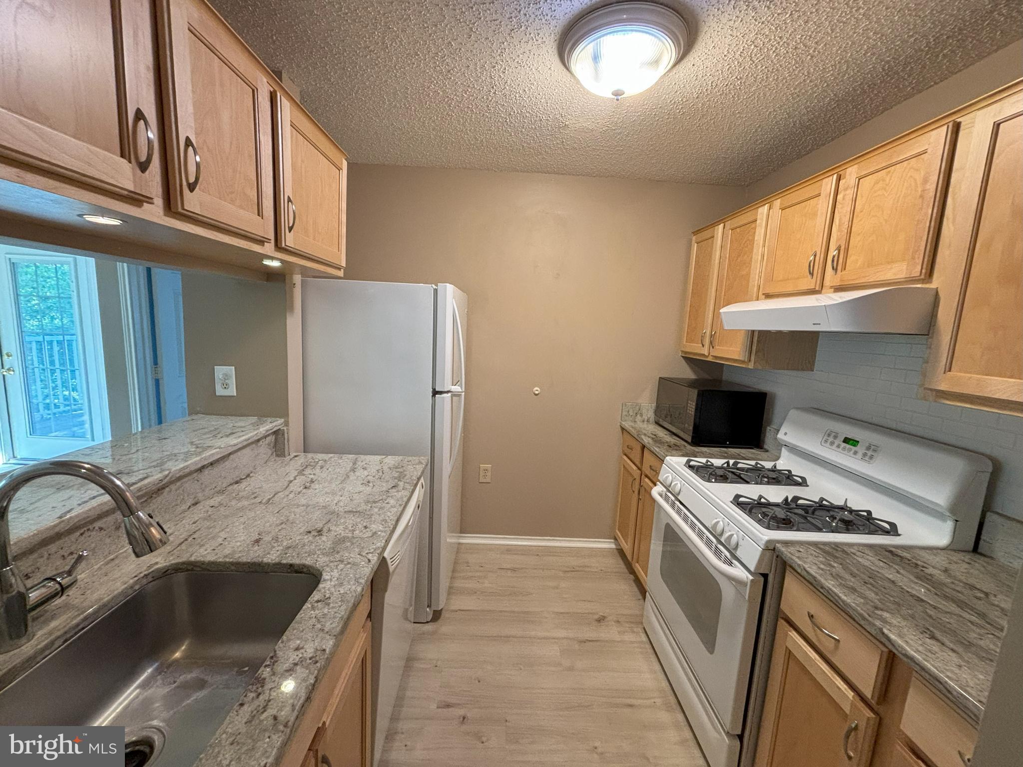 ASHBURN FARM - Residential Lease