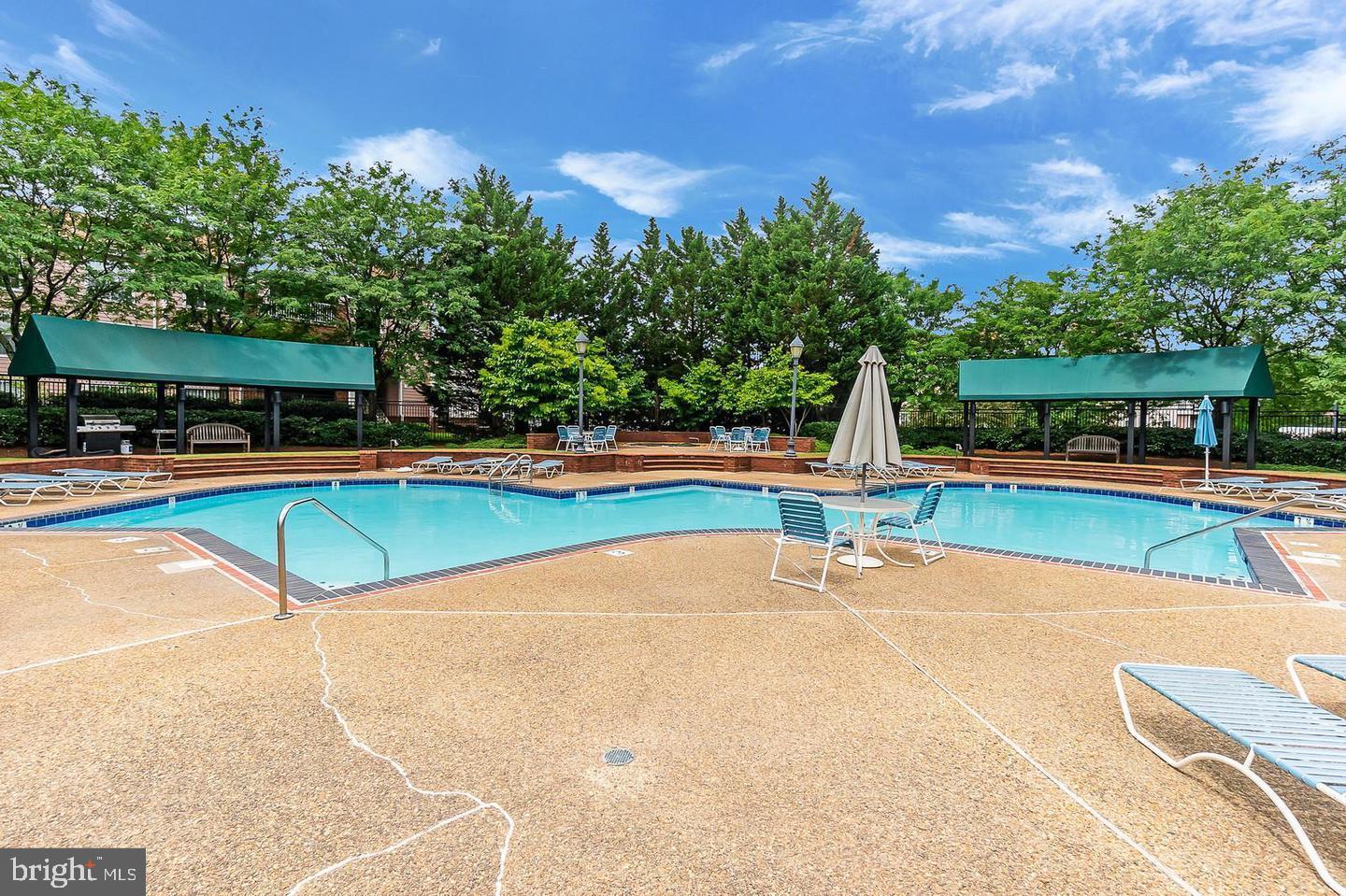 ASHBURN FARM - Residential Lease