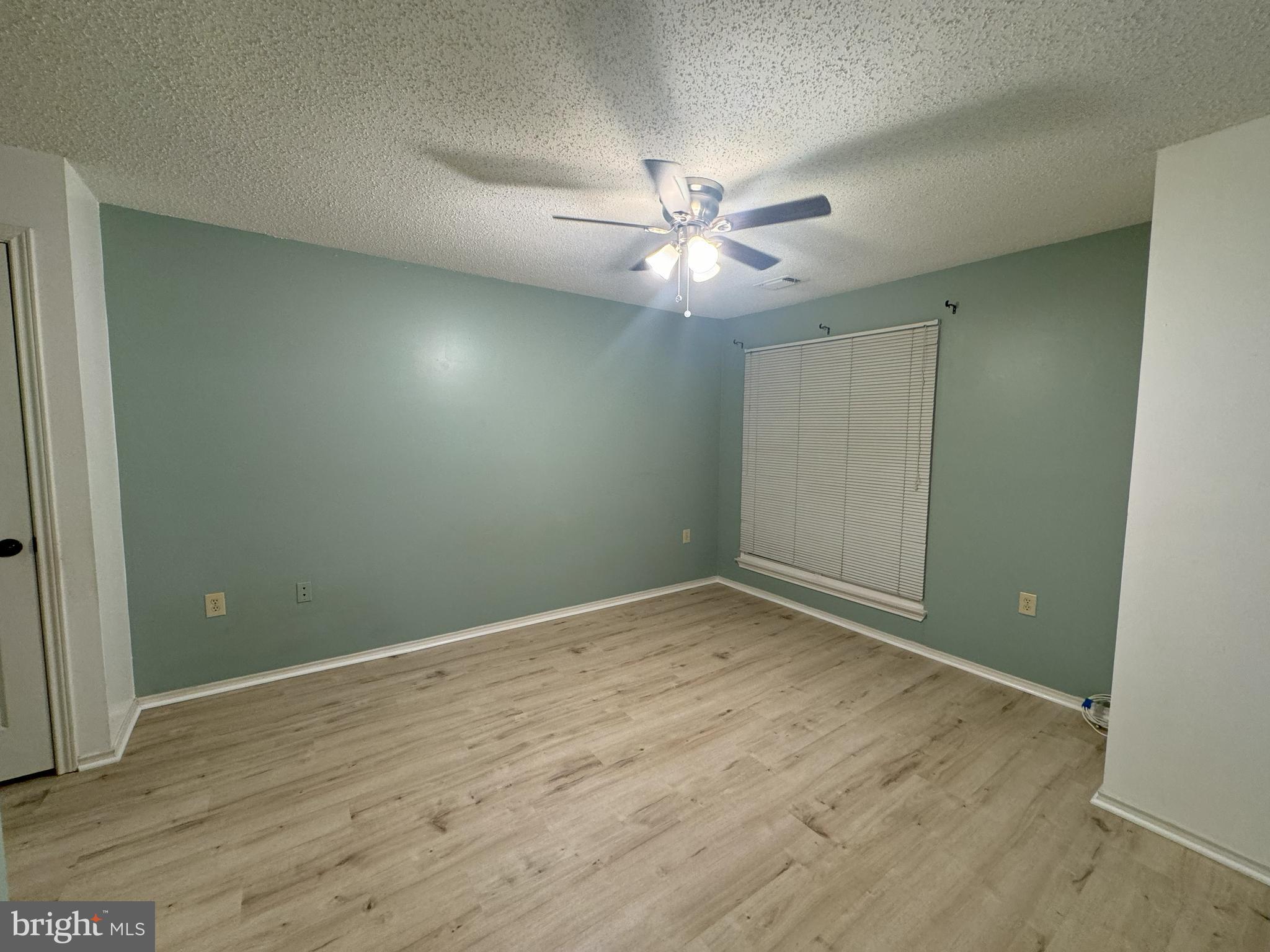 ASHBURN FARM - Residential Lease