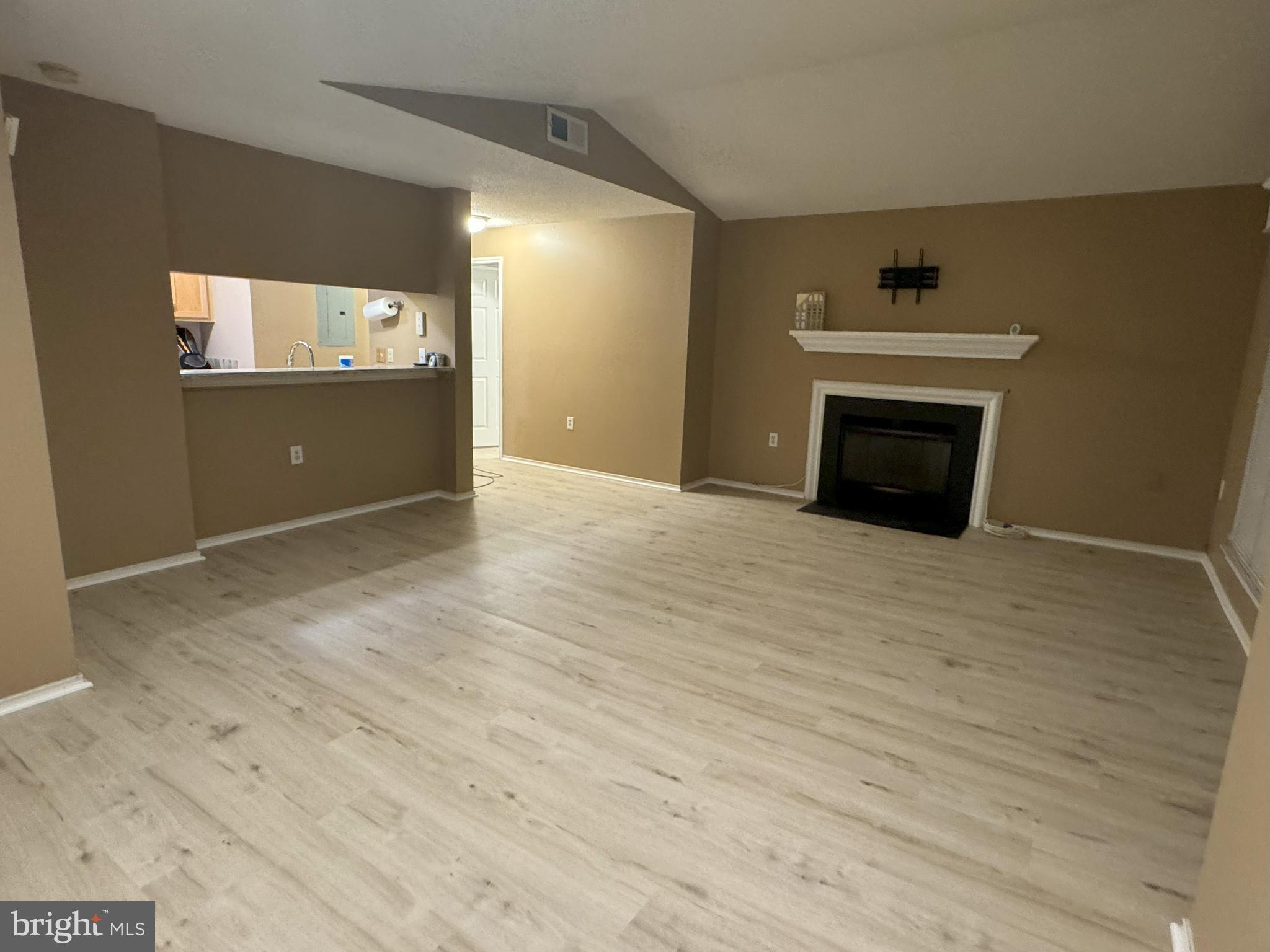 ASHBURN FARM - Residential Lease