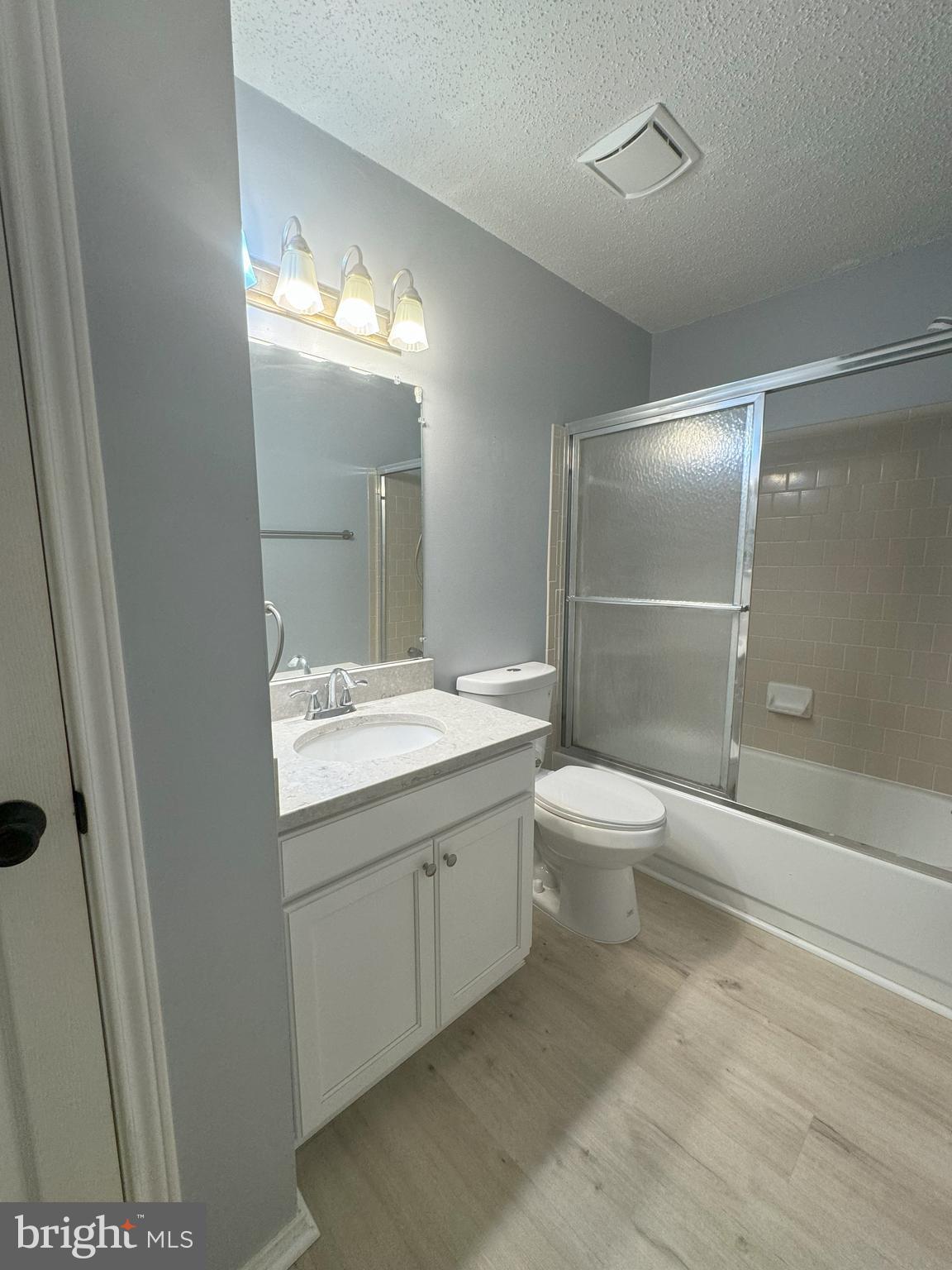 ASHBURN FARM - Residential Lease