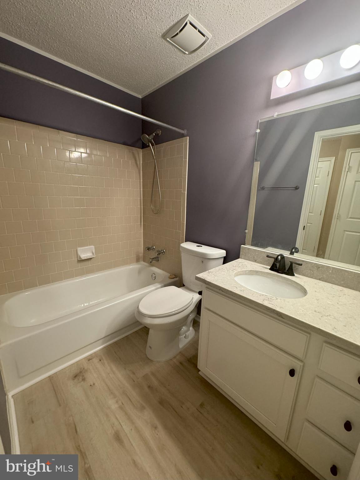 ASHBURN FARM - Residential Lease