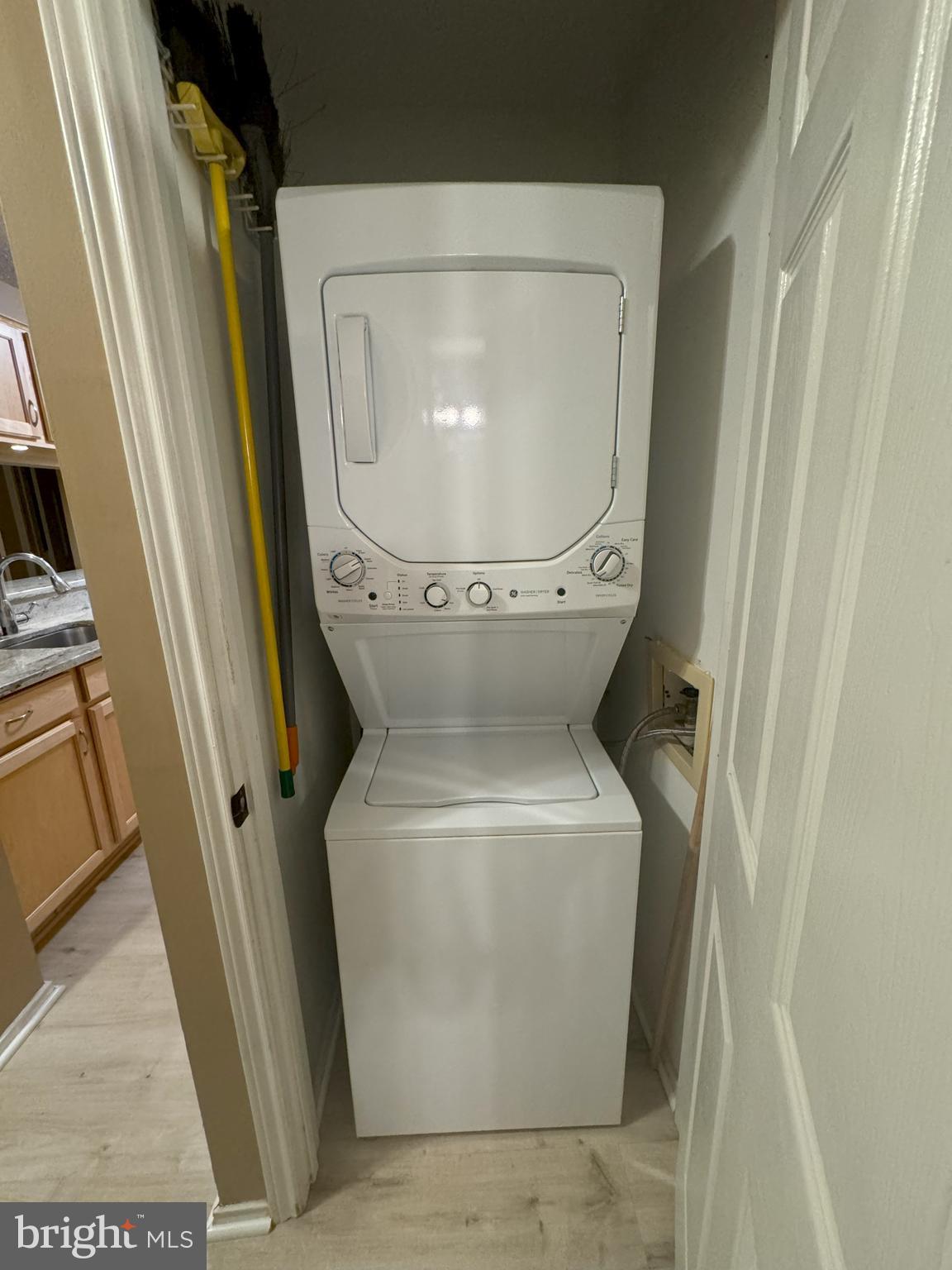 ASHBURN FARM - Residential Lease