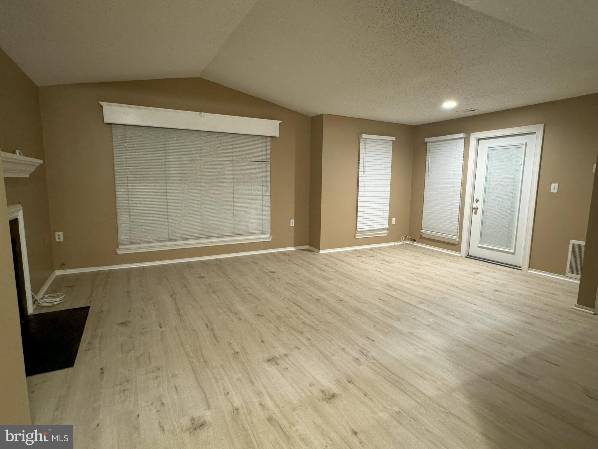 ASHBURN FARM - Residential Lease