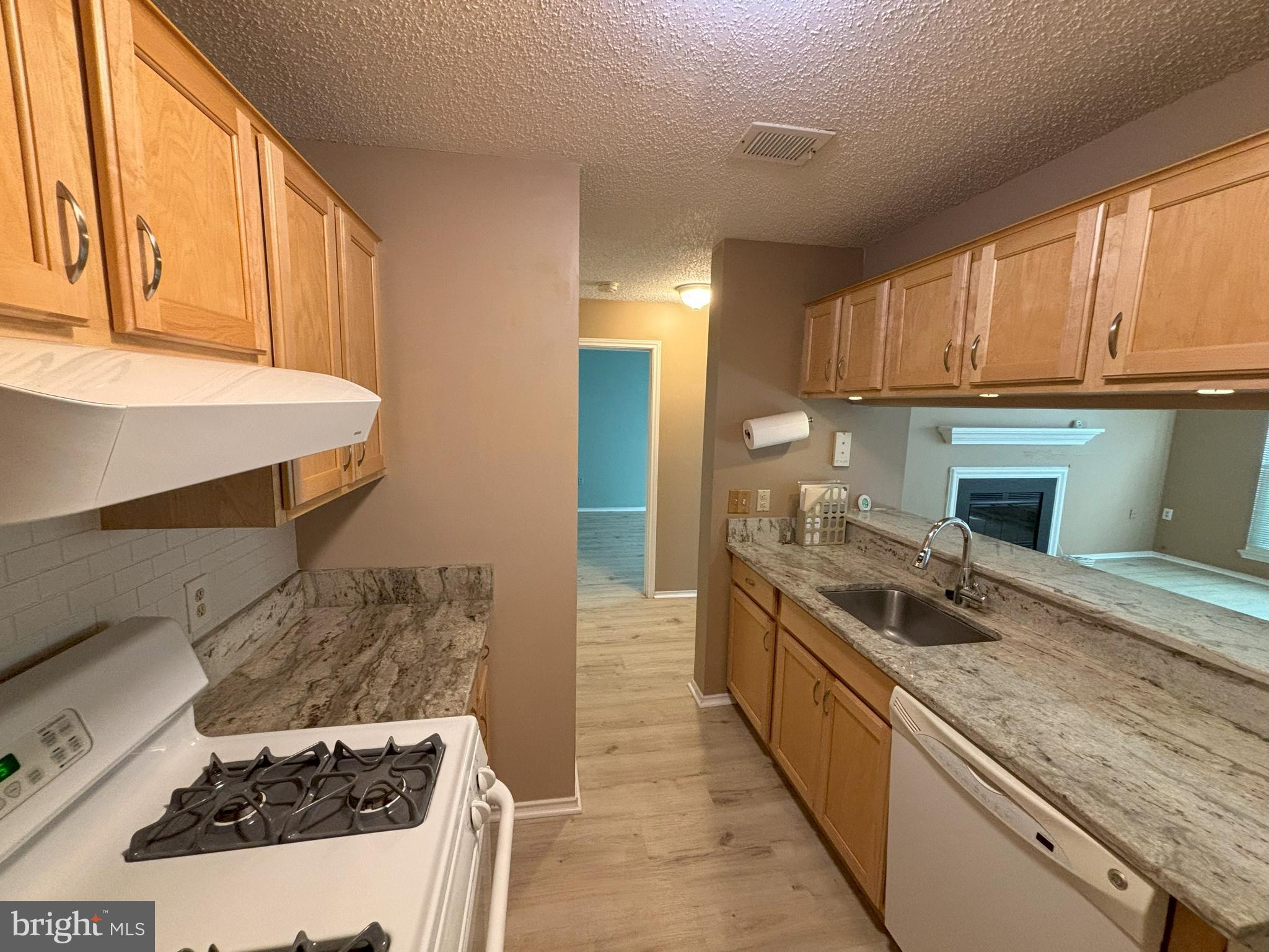 ASHBURN FARM - Residential Lease