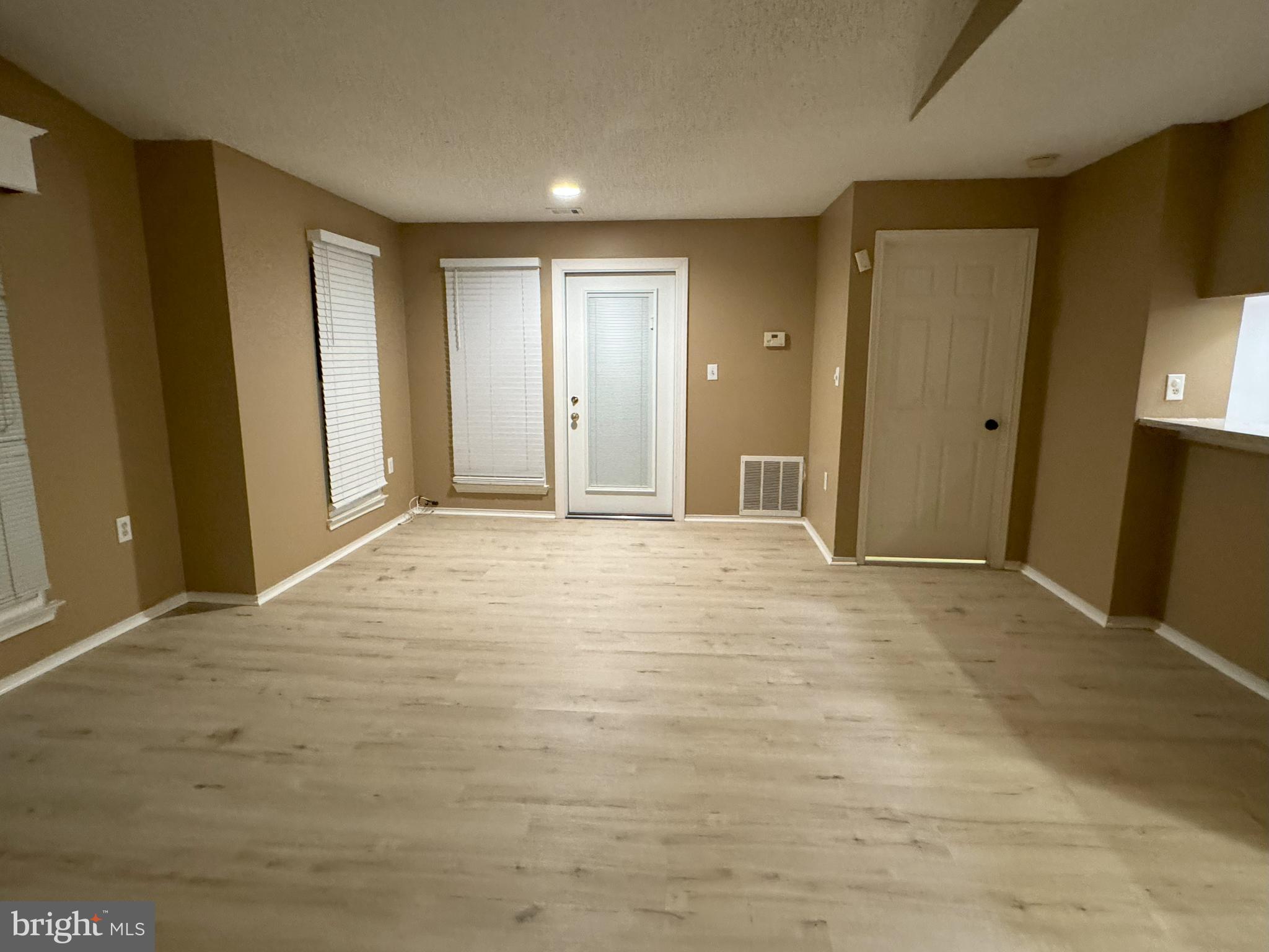 ASHBURN FARM - Residential Lease