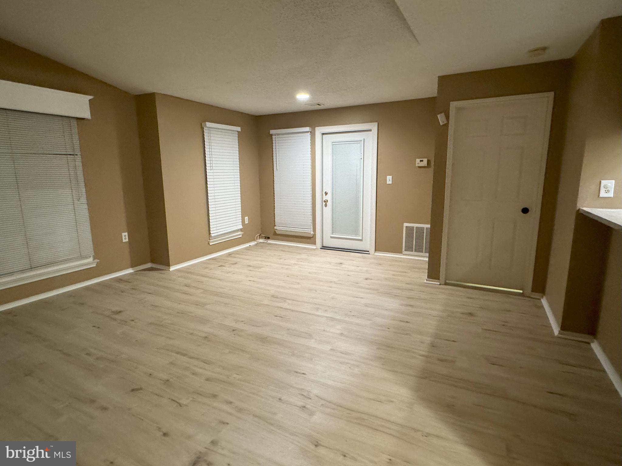 ASHBURN FARM - Residential Lease