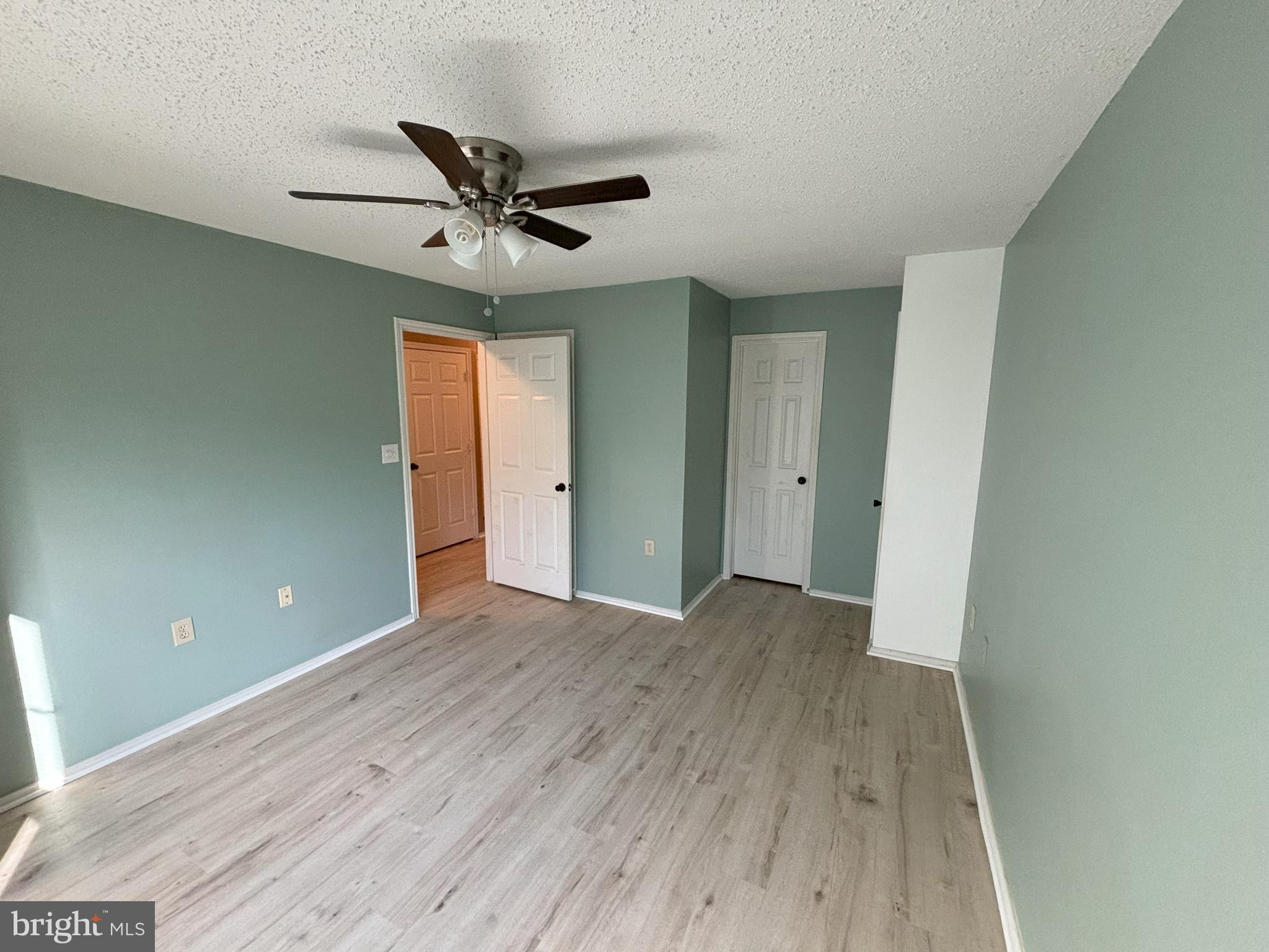 ASHBURN FARM - Residential Lease