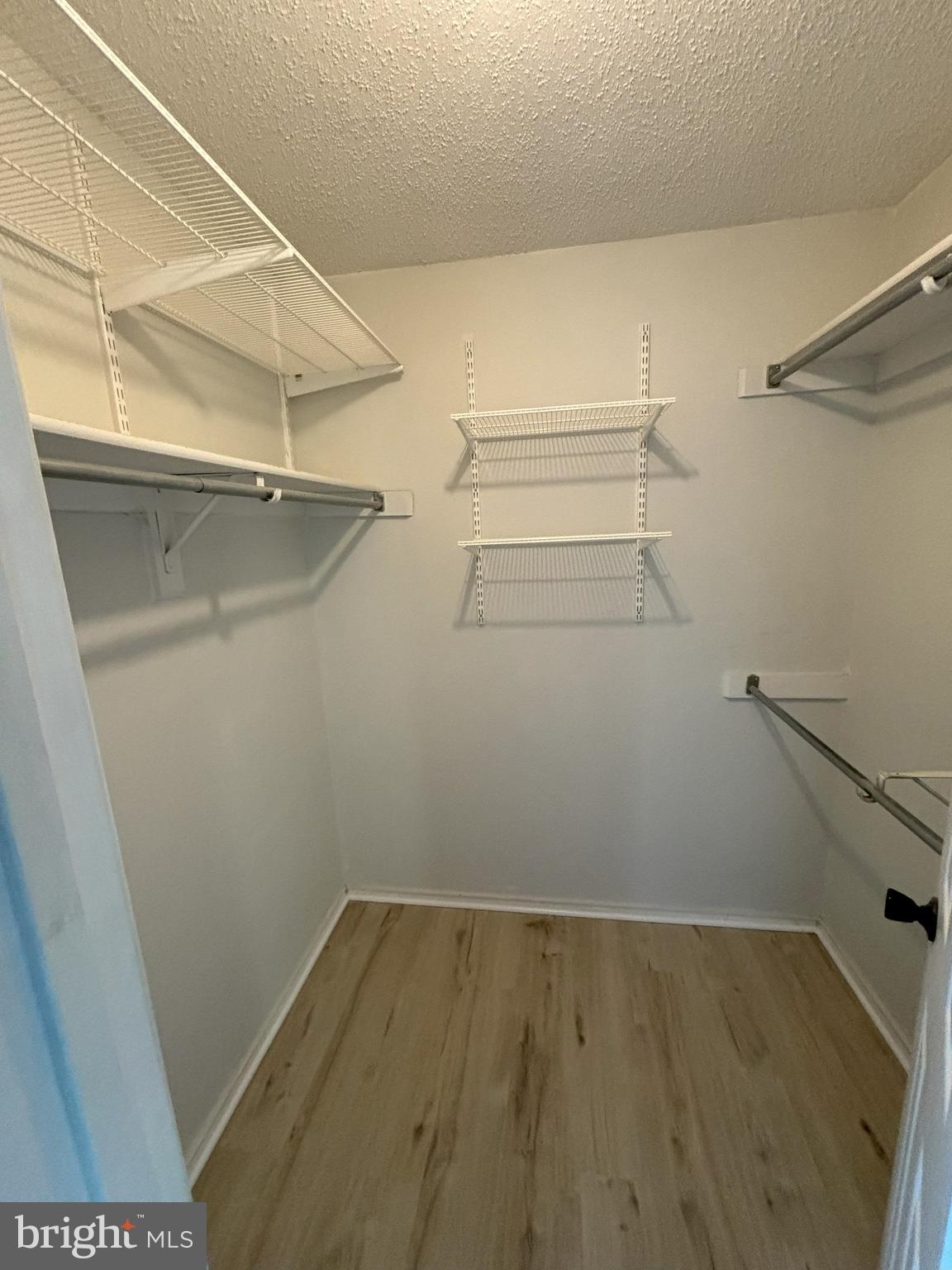 ASHBURN FARM - Residential Lease