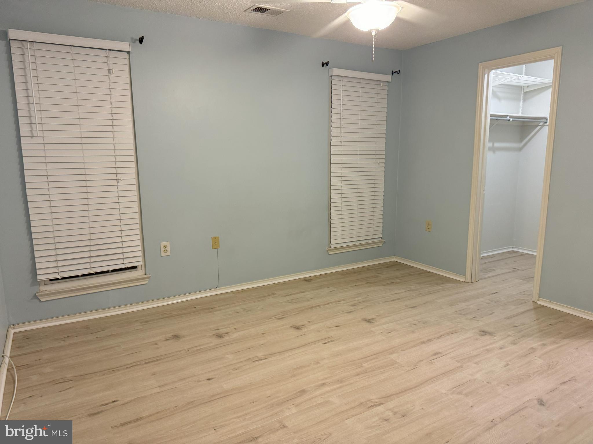 ASHBURN FARM - Residential Lease