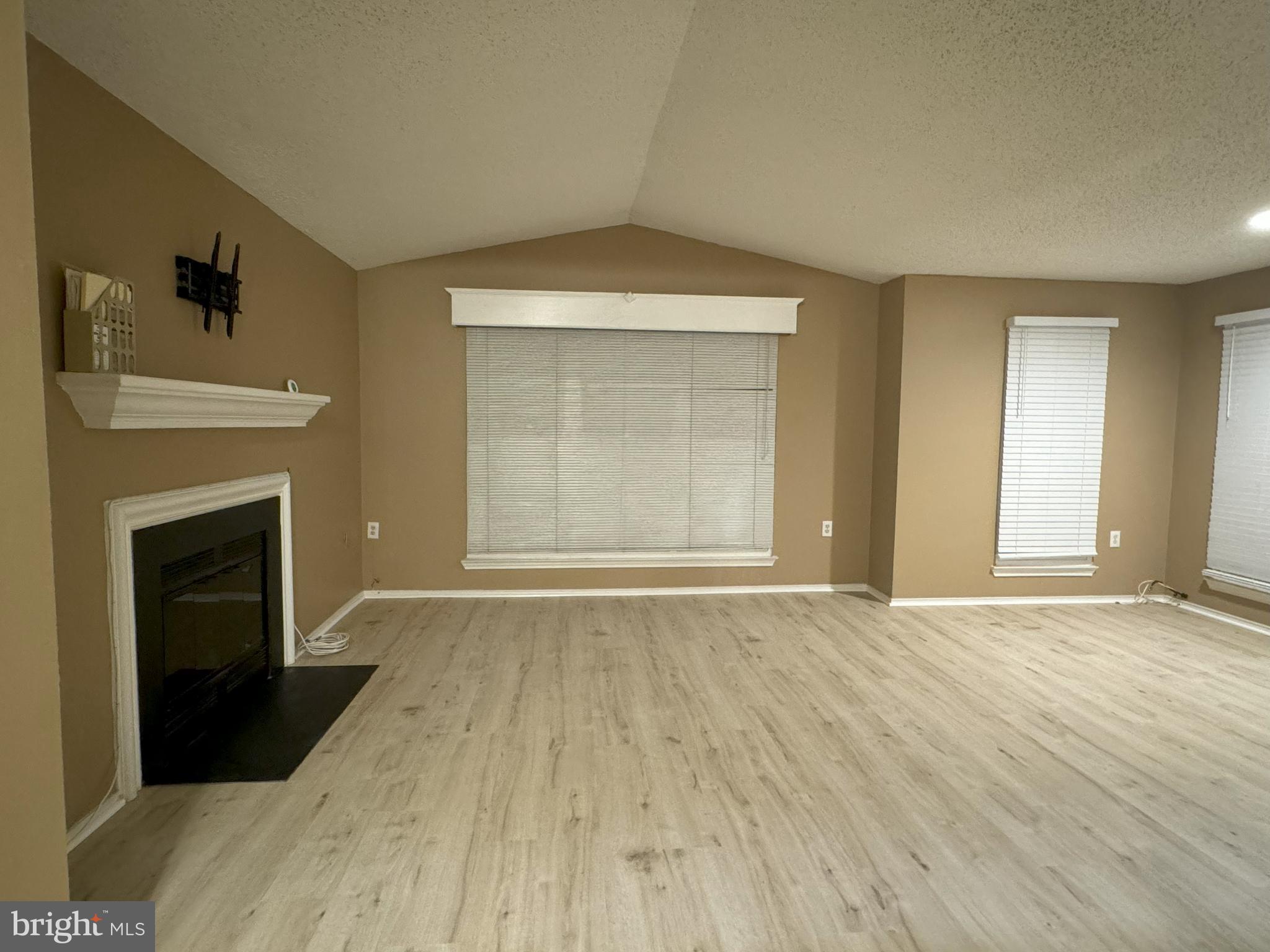 ASHBURN FARM - Residential Lease