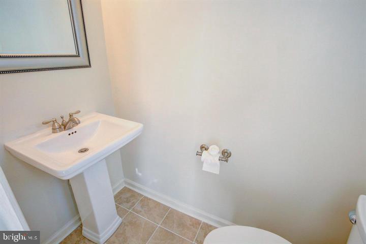 CROFTON MEWS CONDO - Residential Lease