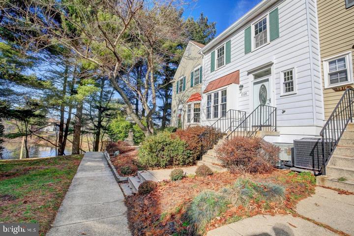 CROFTON MEWS CONDO - Residential Lease