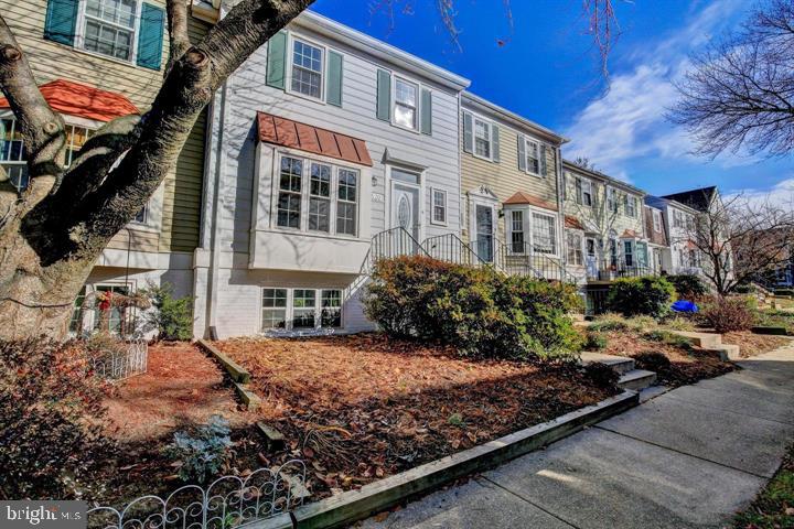 CROFTON MEWS CONDO - Residential Lease