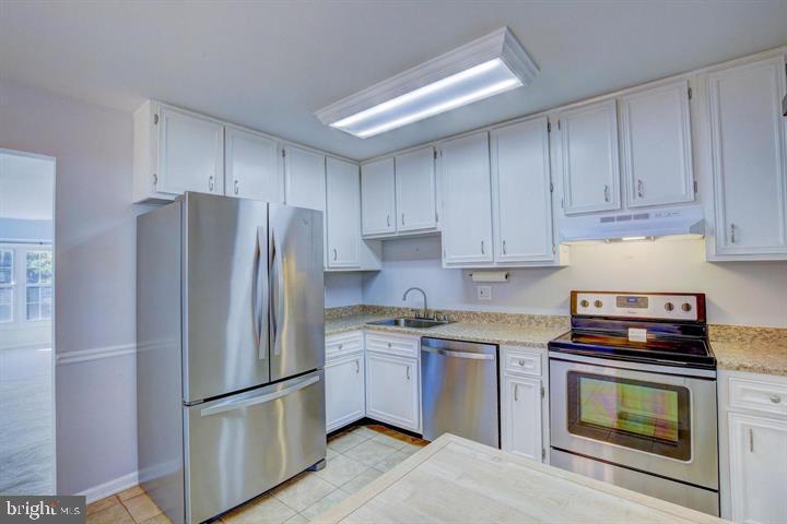 CROFTON MEWS CONDO - Residential Lease