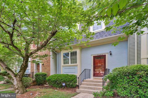 Photo of 7868 Newport Glen Pass, ANNANDALE, VA 22003 (MLS # VAFX2314096)