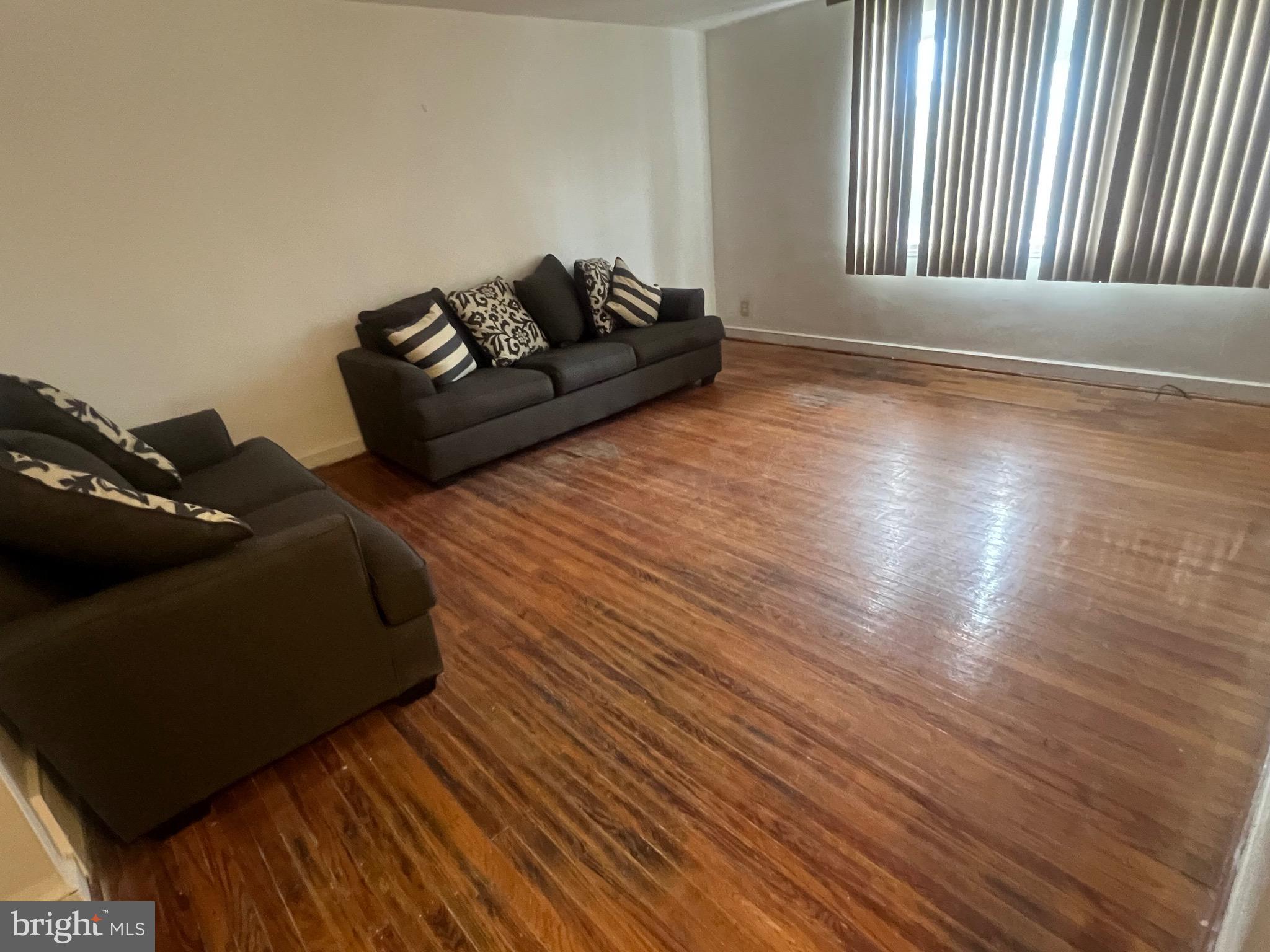 WEST OAK LANE - Residential