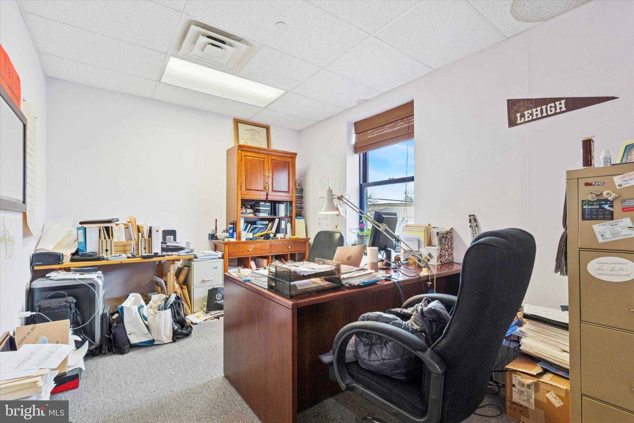 CANALS END - Commercial Sale