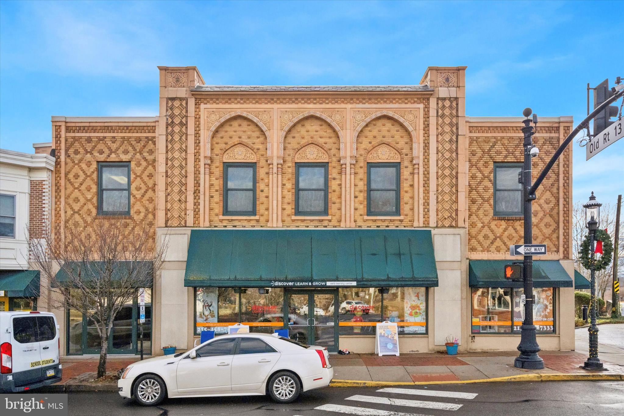 CANALS END - Commercial Sale