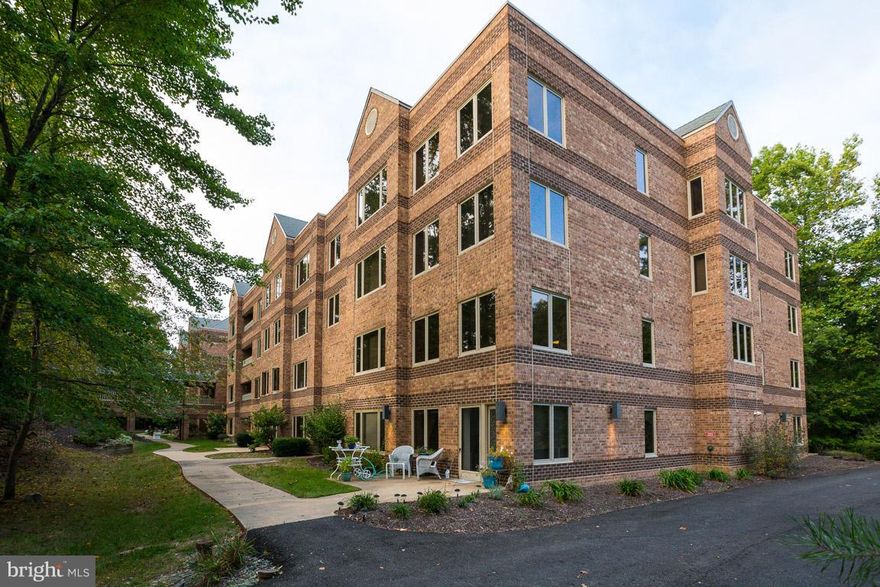 Villages of Wildewood 55+ Community. Lovely 1 bedroom, 1 full bathroom condo with bonus den. Desirable End unit with extra windows & gorgeous views. Spacious kitchen with additional cabinets for storage. Covered walkway to the clubhouse, social activities & planned gatherings.  Restaurant, bus service, exercise room, Sunday brunch, coffee & tea daily on weekdays, card games & more!