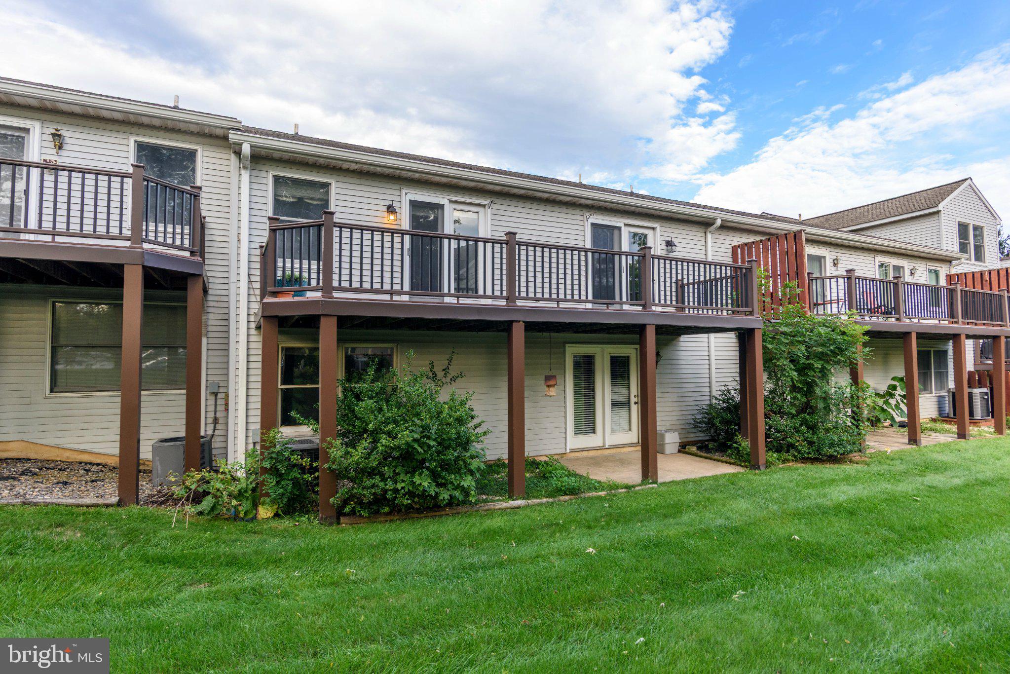1068 COUNTRY HILL DRIVE