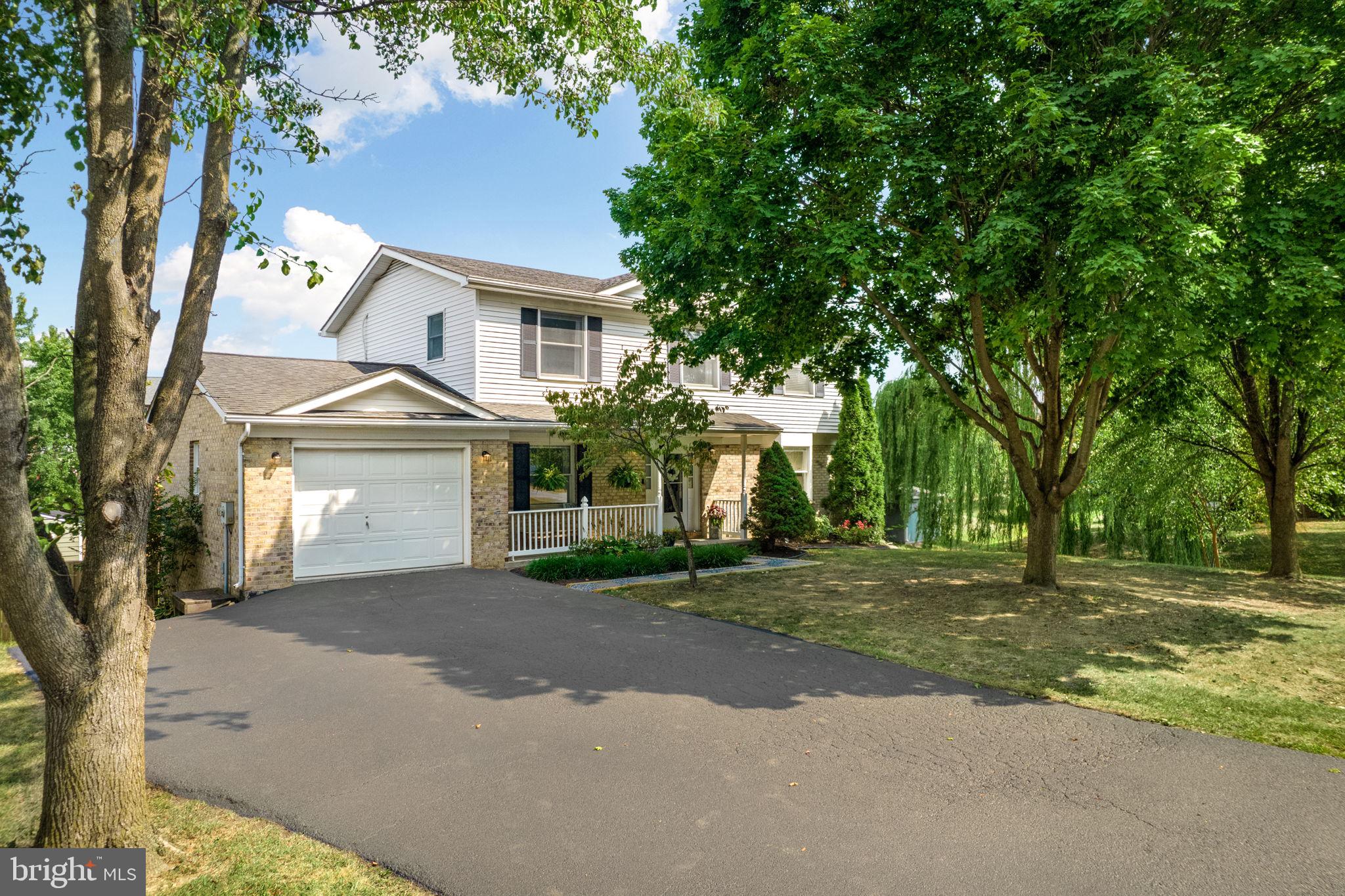 WAKELAND MANOR - Residential