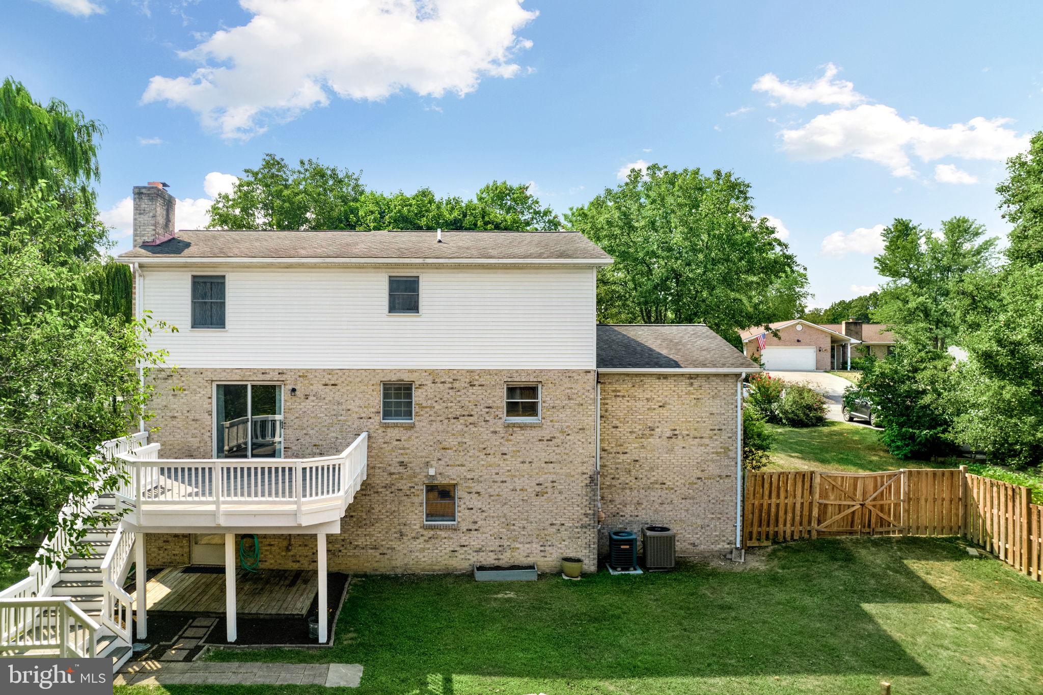 WAKELAND MANOR - Residential