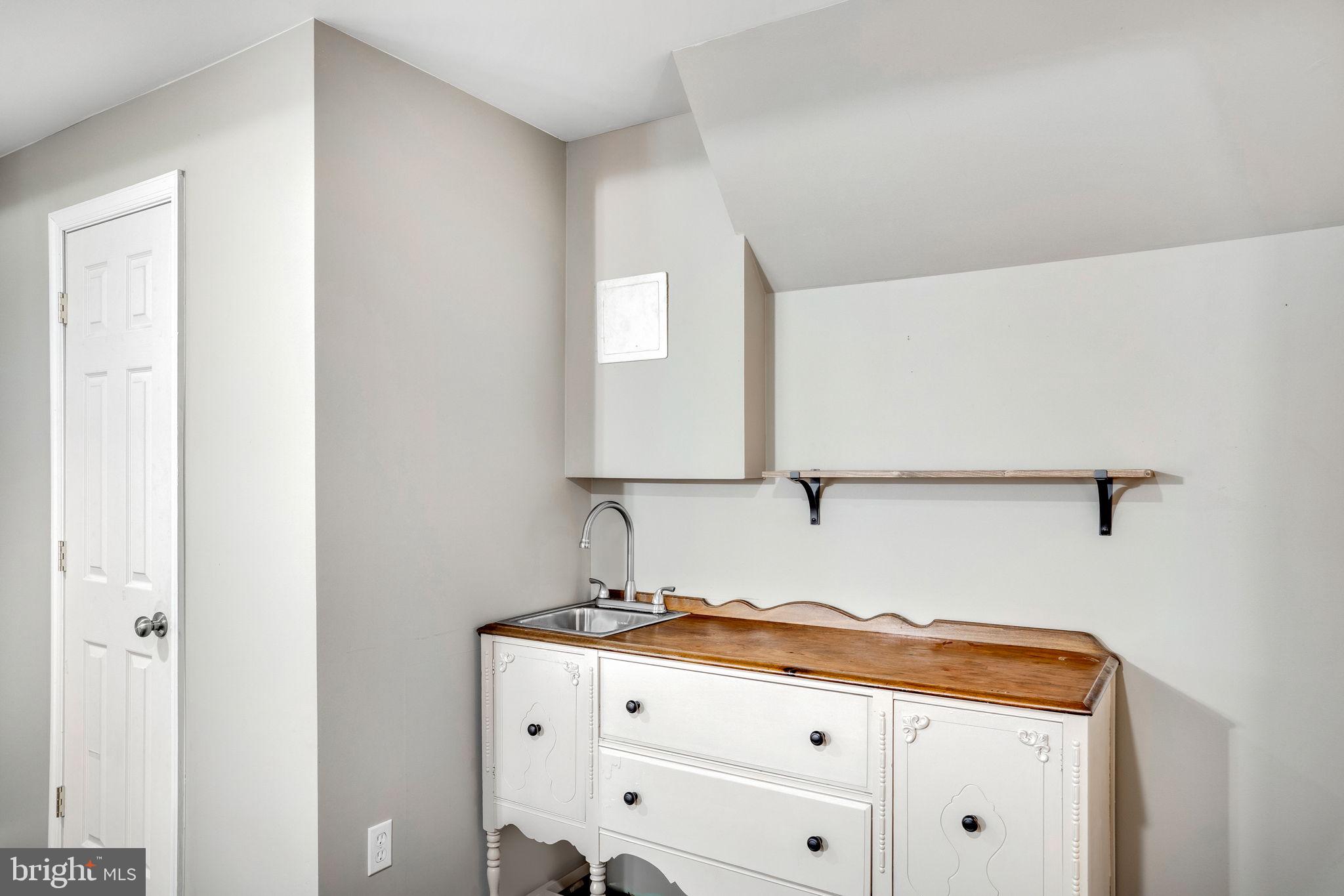 WAKELAND MANOR - Residential