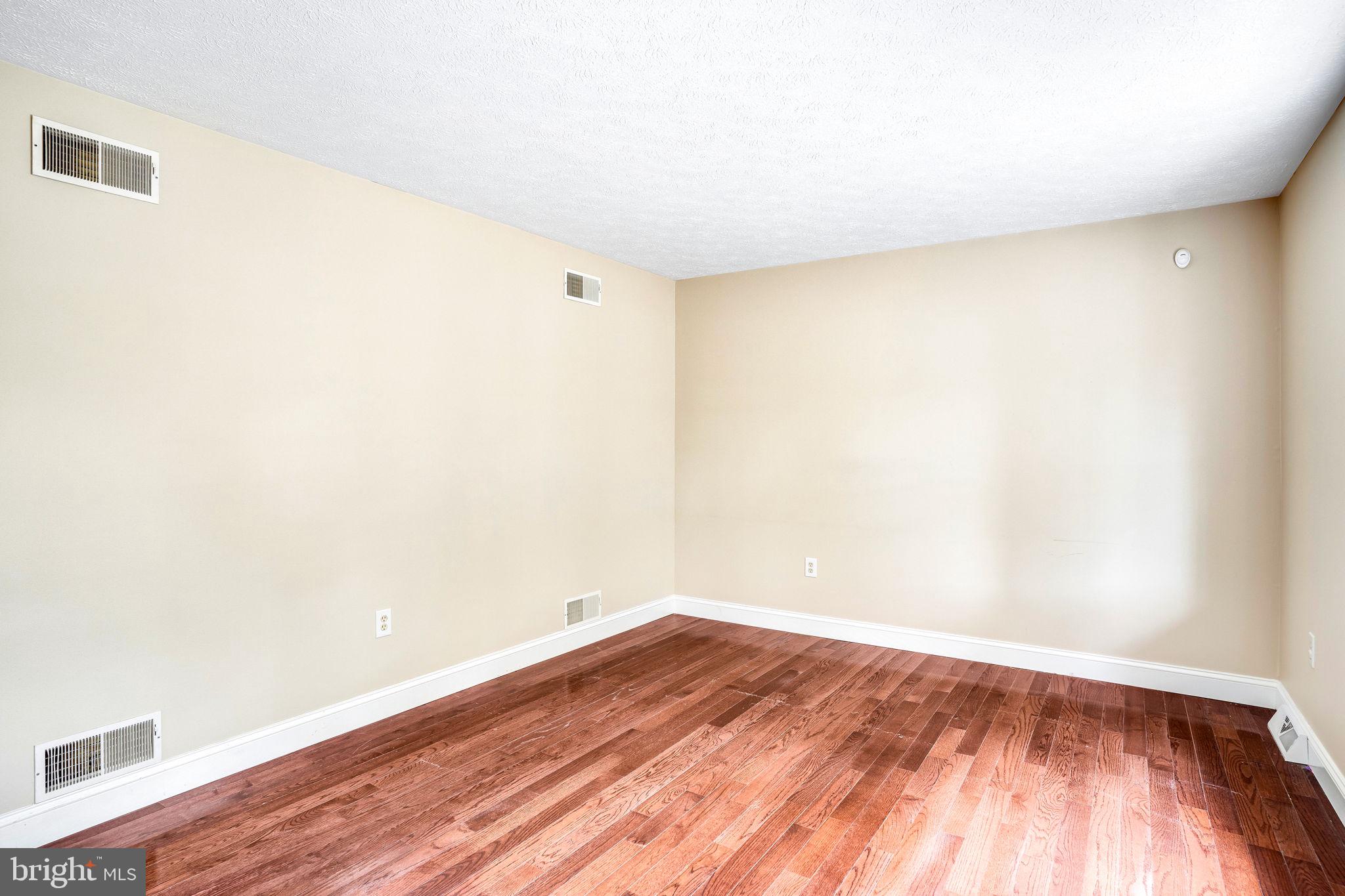 WAKELAND MANOR - Residential