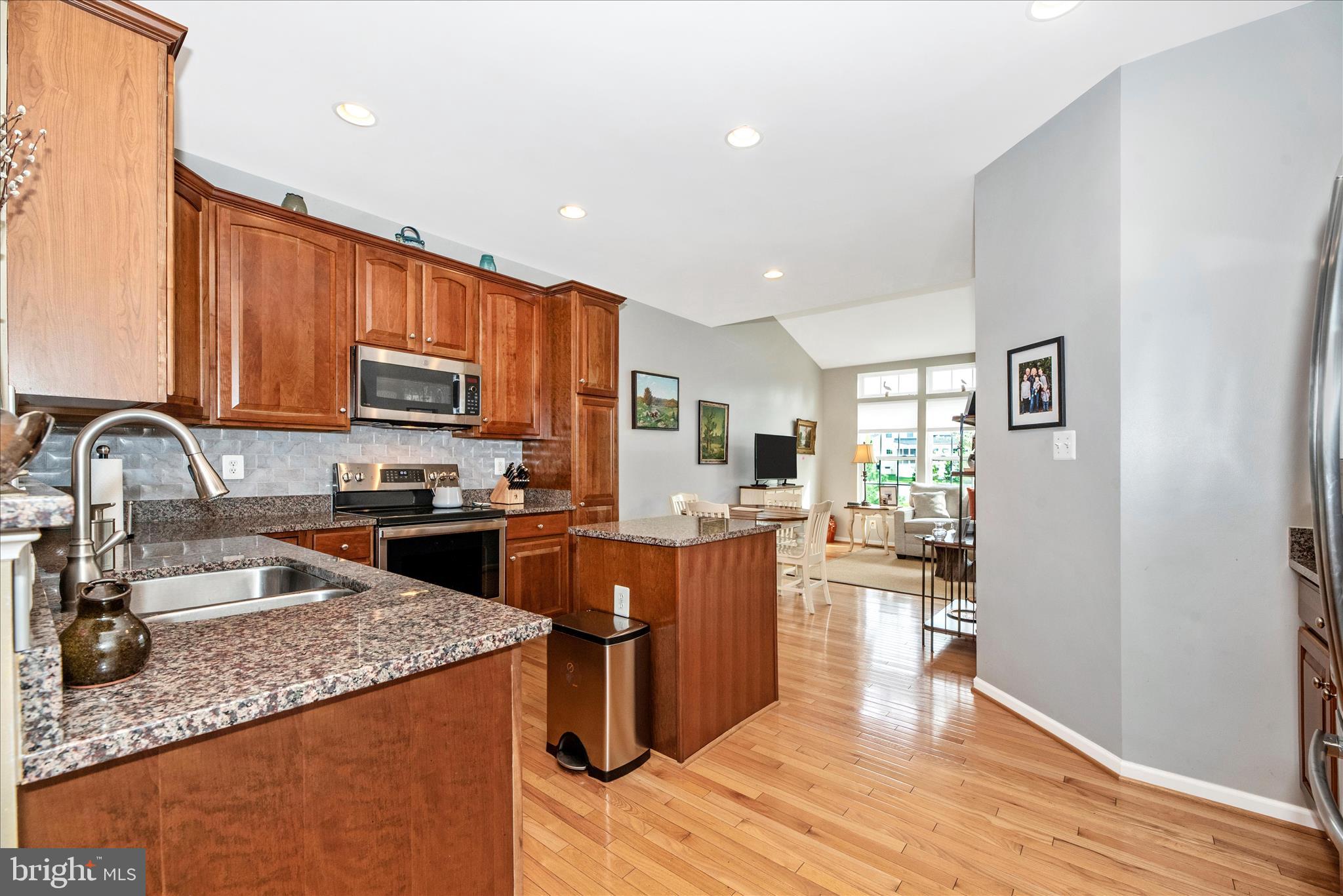 SIGNATURE CLUB AT GREENVIEW - Residential