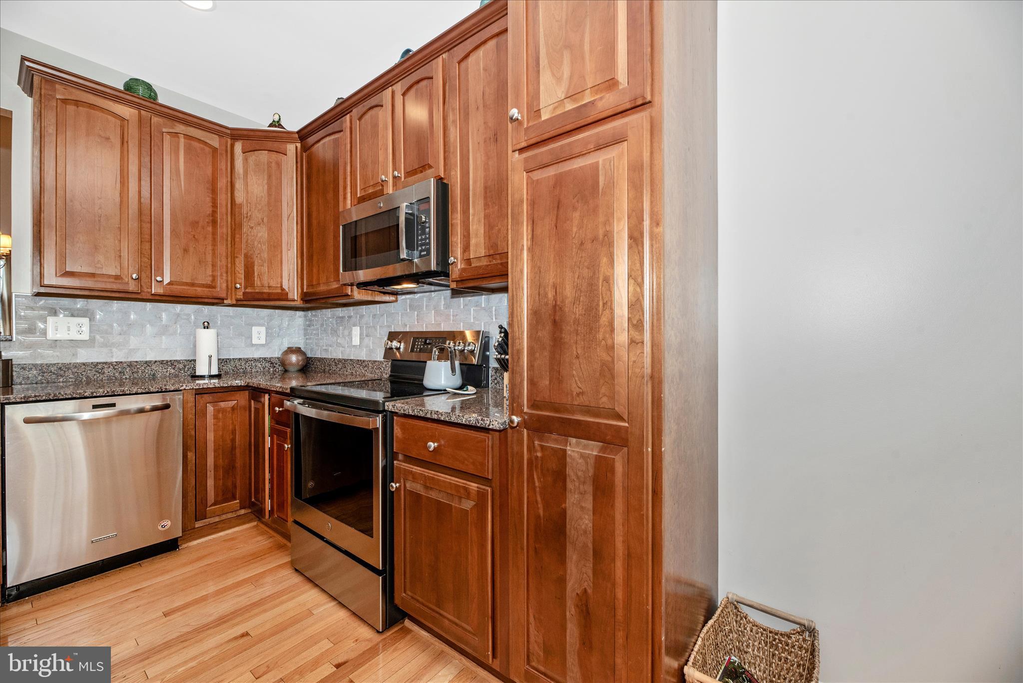 SIGNATURE CLUB AT GREENVIEW - Residential