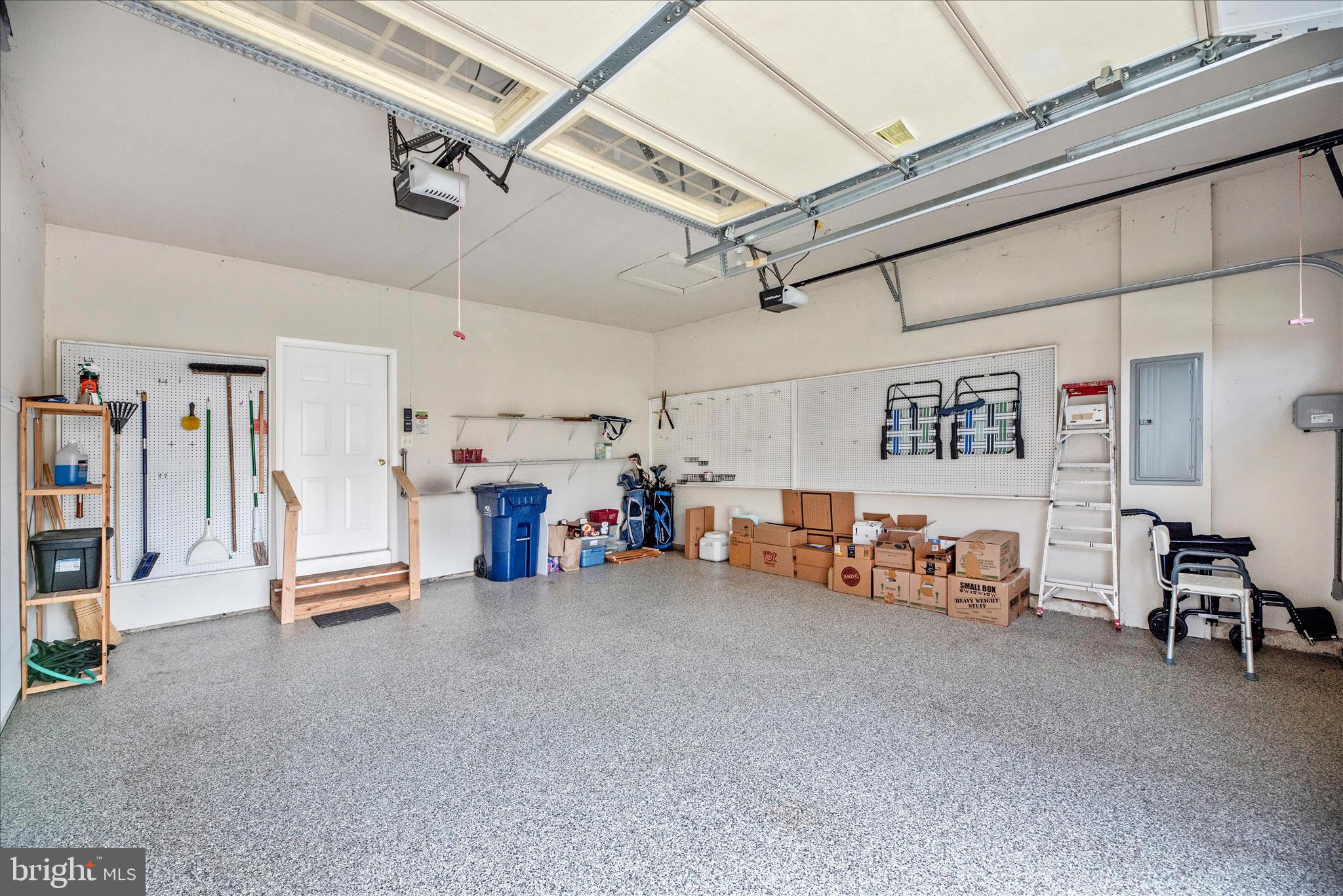 SIGNATURE CLUB AT GREENVIEW - Residential