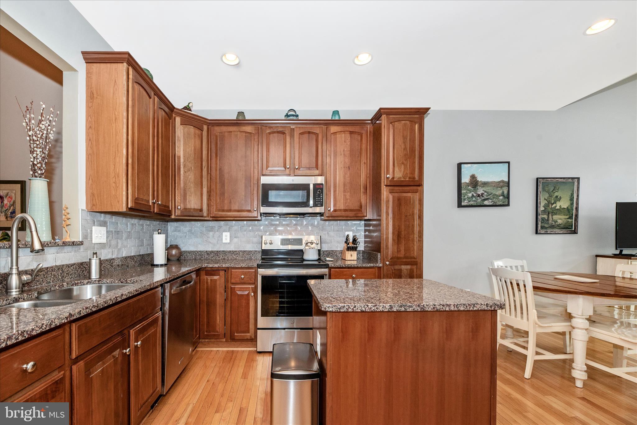 SIGNATURE CLUB AT GREENVIEW - Residential