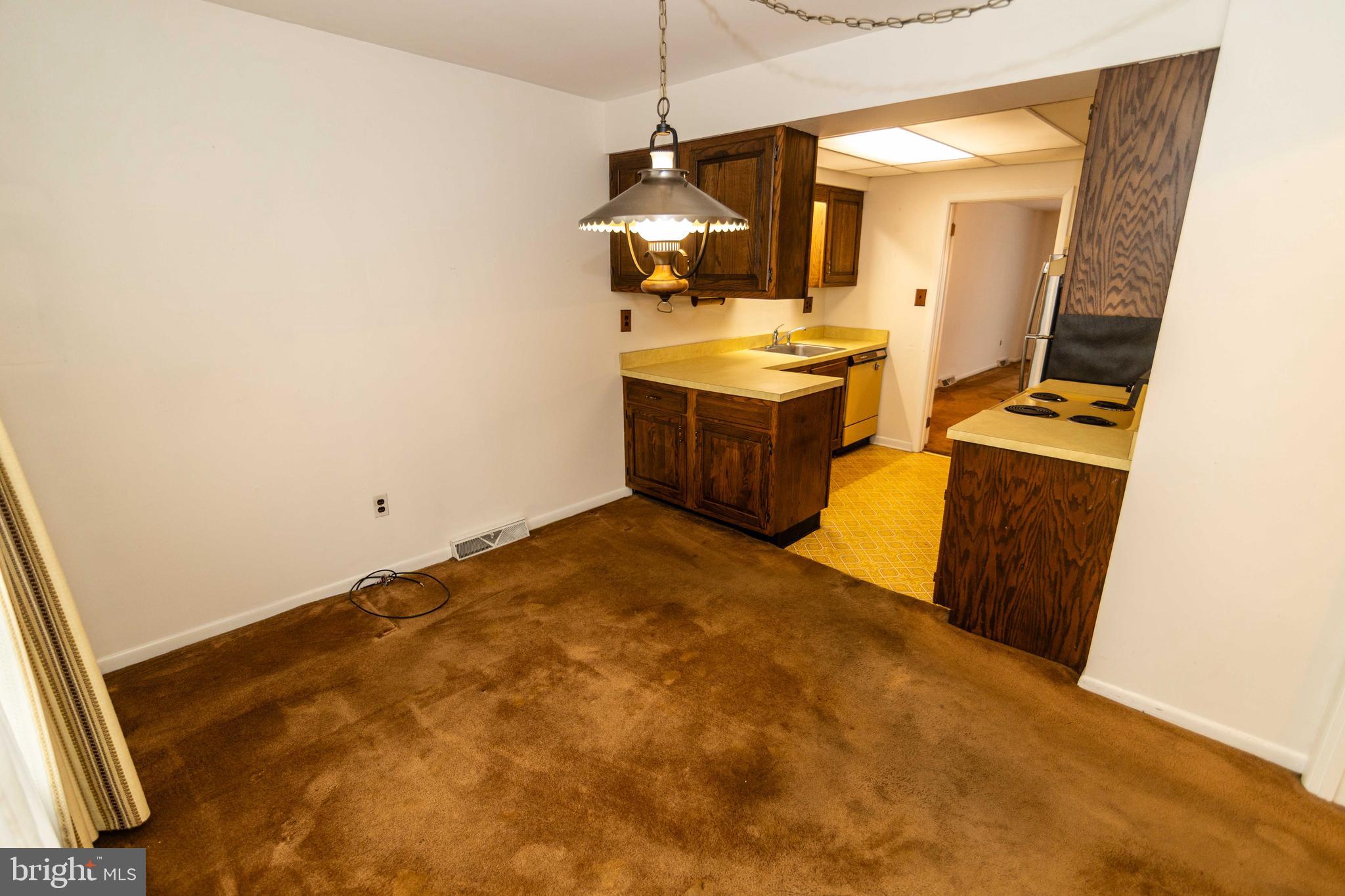 987 PUTNAM BOULEVARD