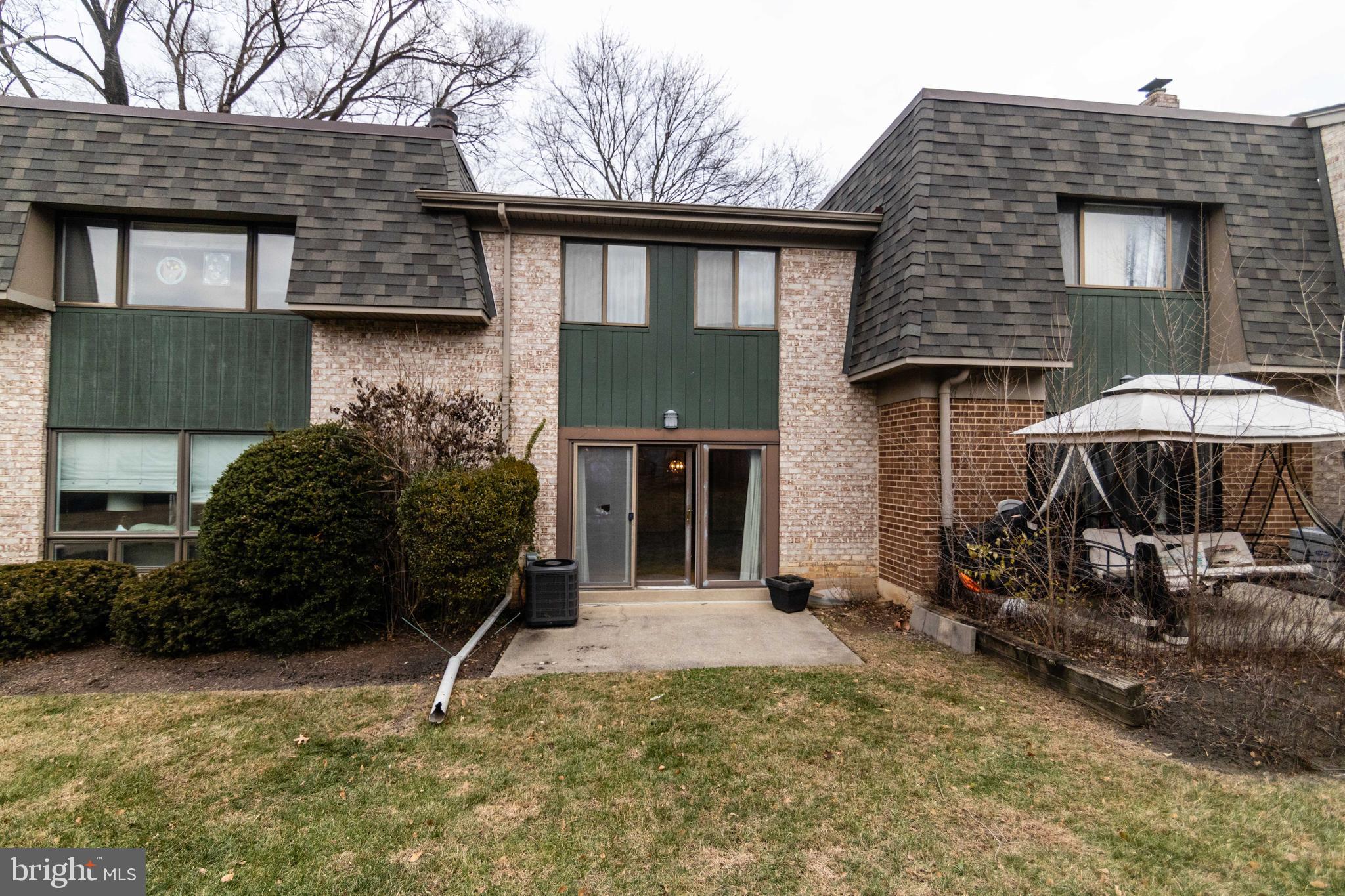 987 PUTNAM BOULEVARD