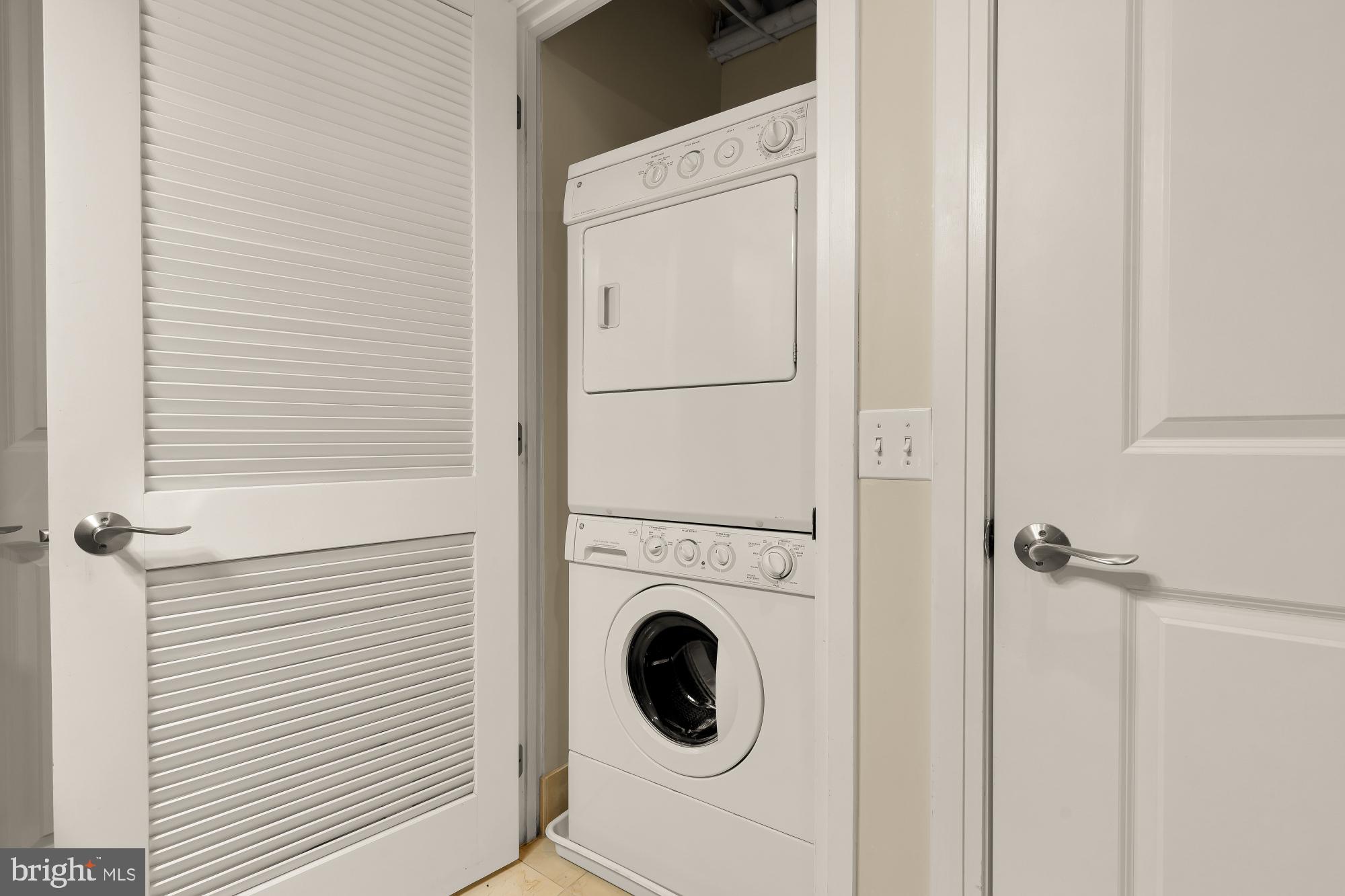 ONE PARK CREST - Residential