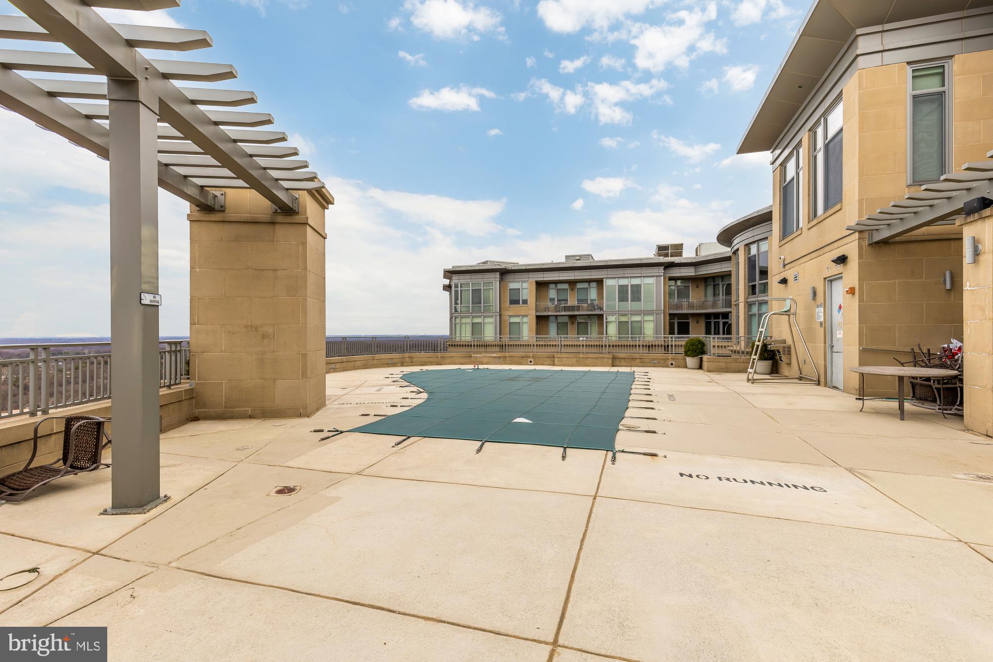 ONE PARK CREST - Residential