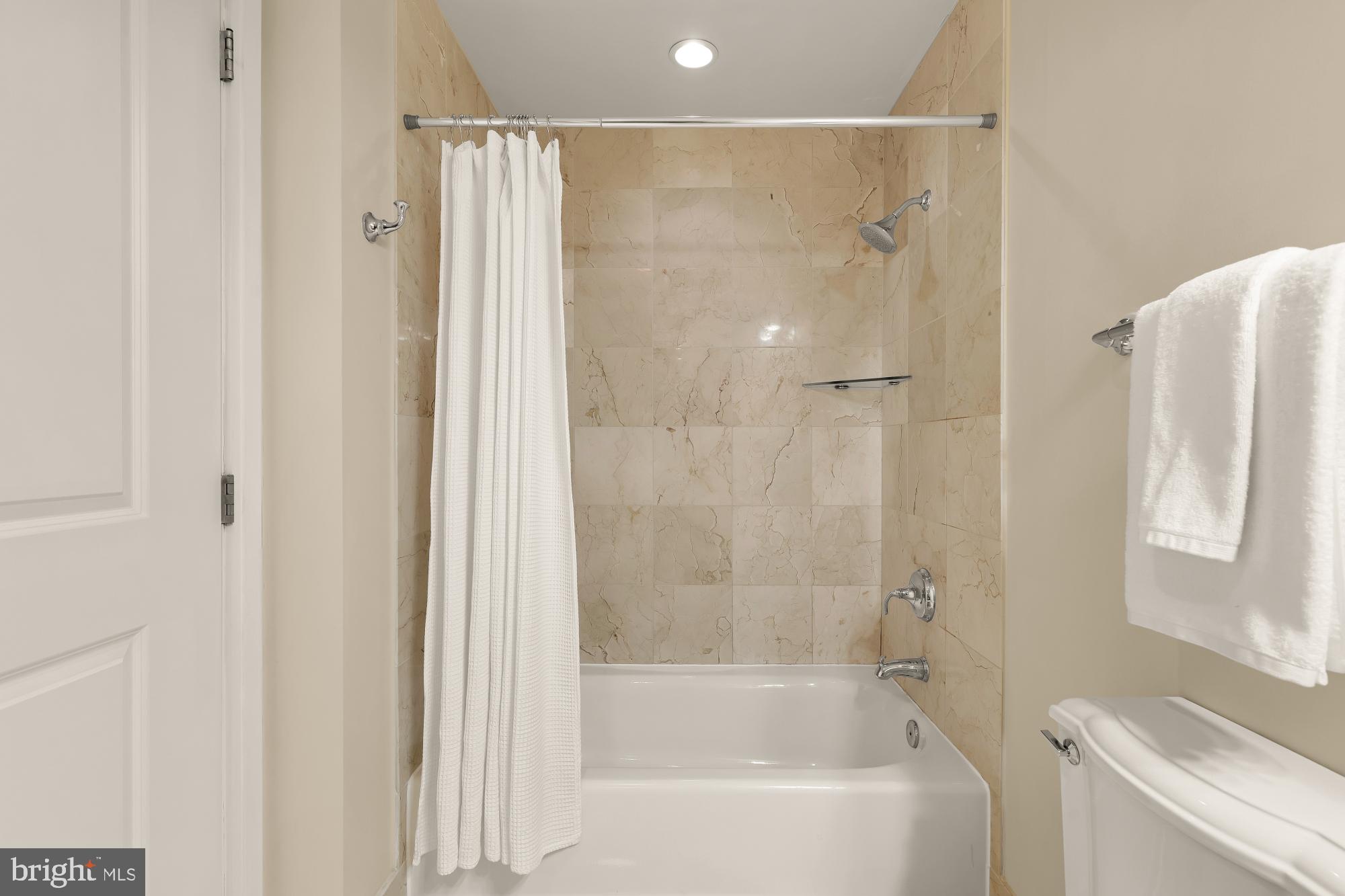 ONE PARK CREST - Residential