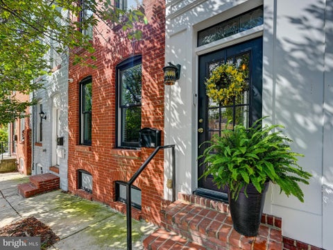 Townhouse For Sale - 126 S Castle Street<br/> BALTIMORE, MD 21231
