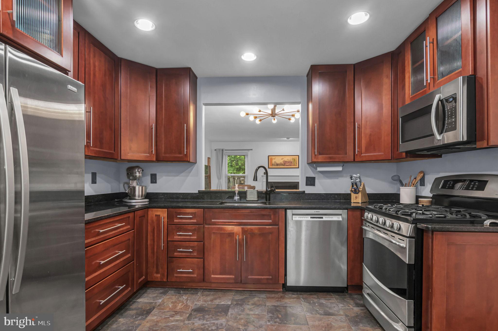 43 CARRIAGE HOUSE CIRCLE