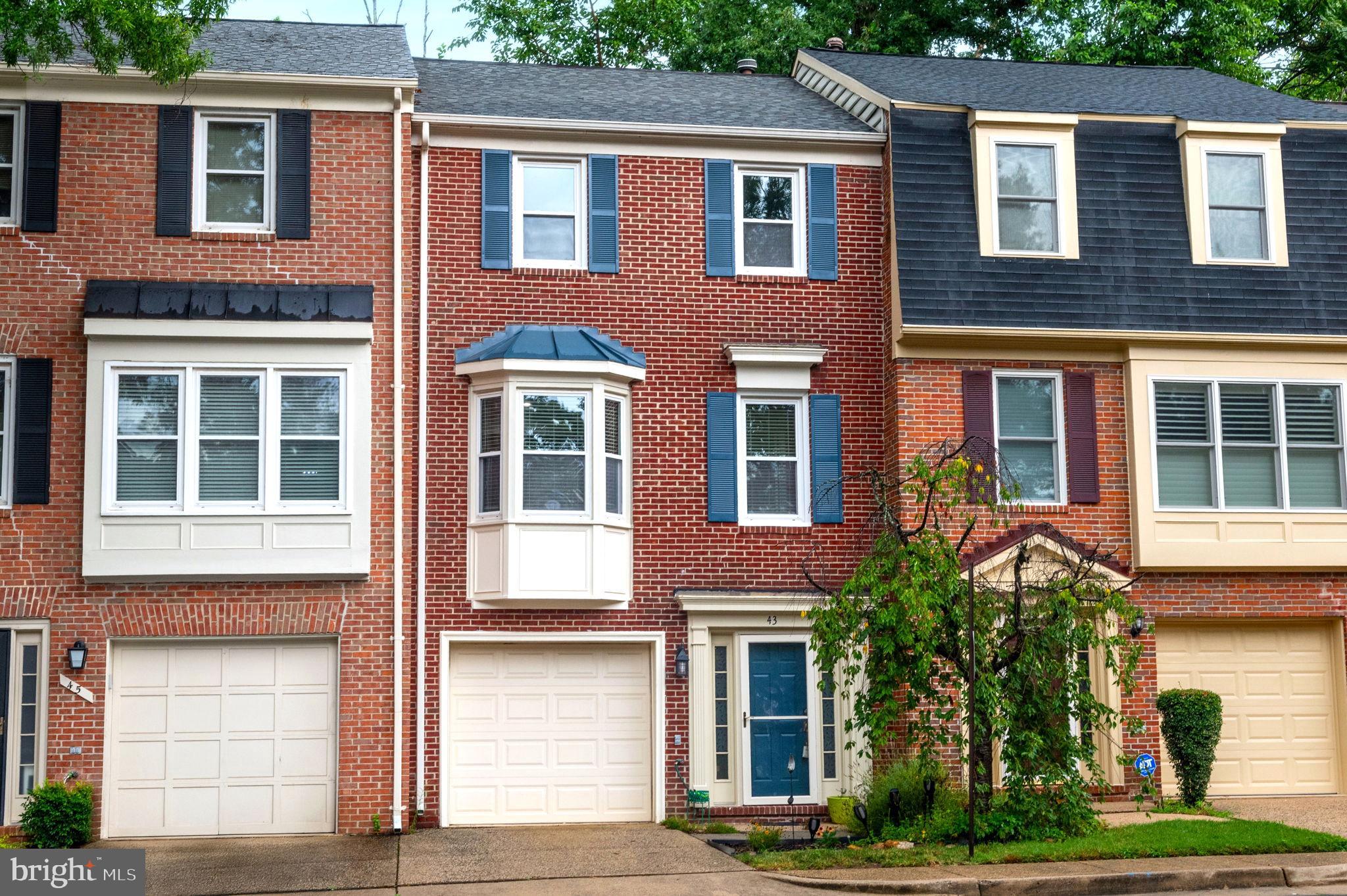 43 CARRIAGE HOUSE CIRCLE