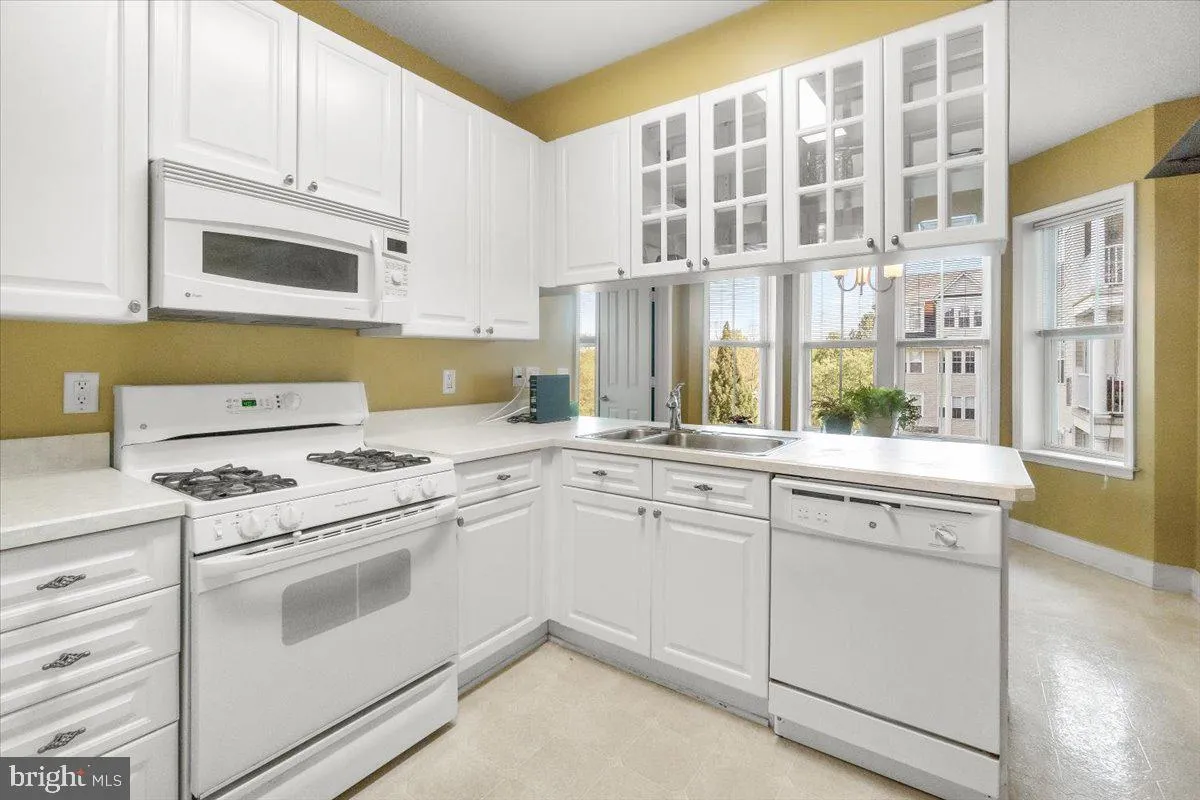 Frederick, Maryland 21701, United States, 2 Bedrooms Bedrooms, ,3 BathroomsBathrooms,Residential,Pending,120049