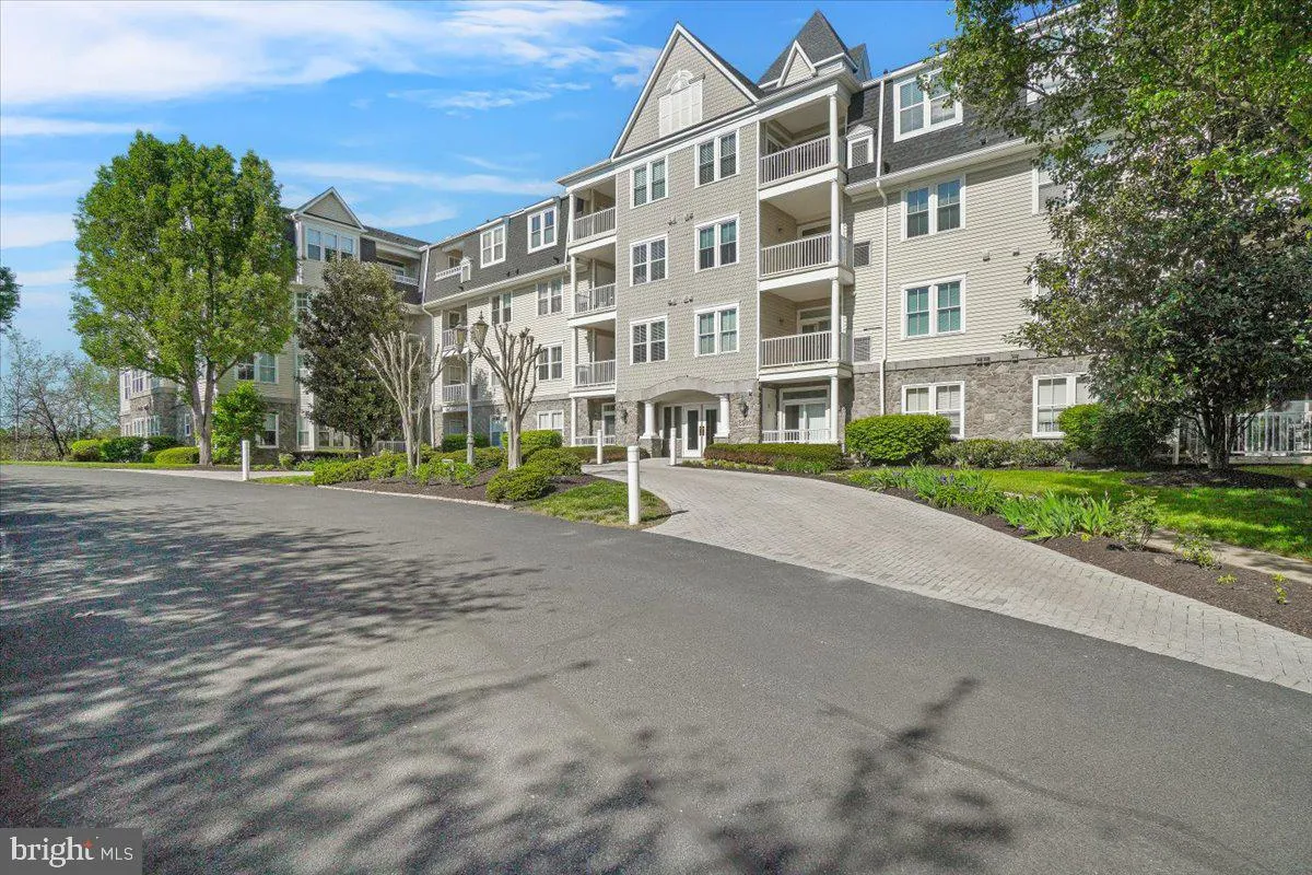 Frederick, Maryland 21701, United States, 2 Bedrooms Bedrooms, ,3 BathroomsBathrooms,Residential,Pending,120049