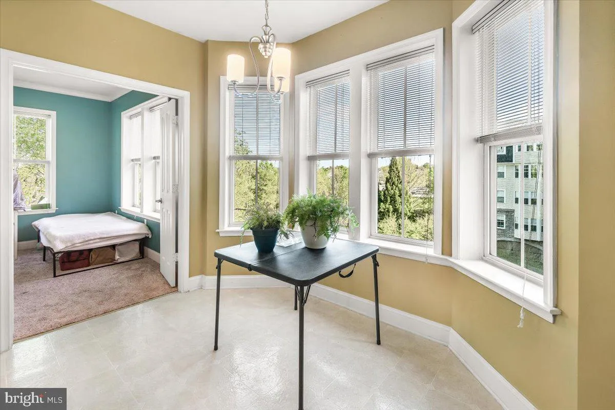 Frederick, Maryland 21701, United States, 2 Bedrooms Bedrooms, ,3 BathroomsBathrooms,Residential,Pending,120049